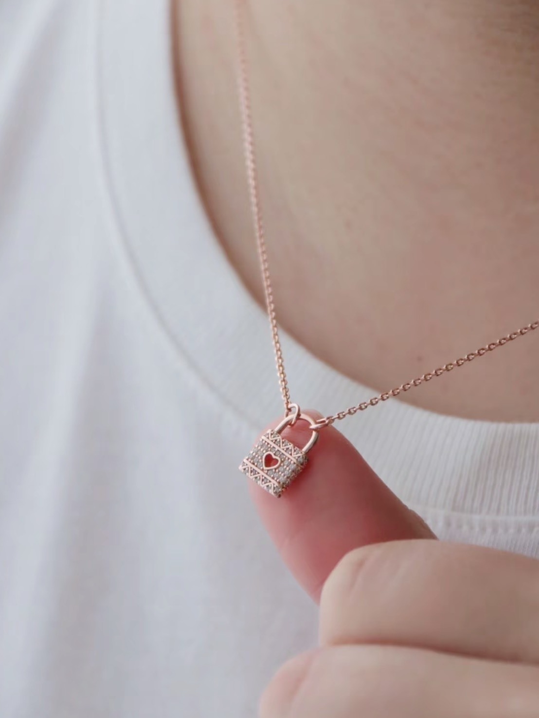 APM MONACO MORSE CODE系列 迷你微鑲鑽愛心鎖吊墜項鍊 玫瑰金