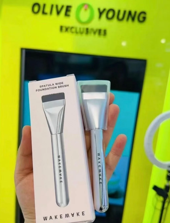 韓國 WAKE MAKE 一字型粉底刷