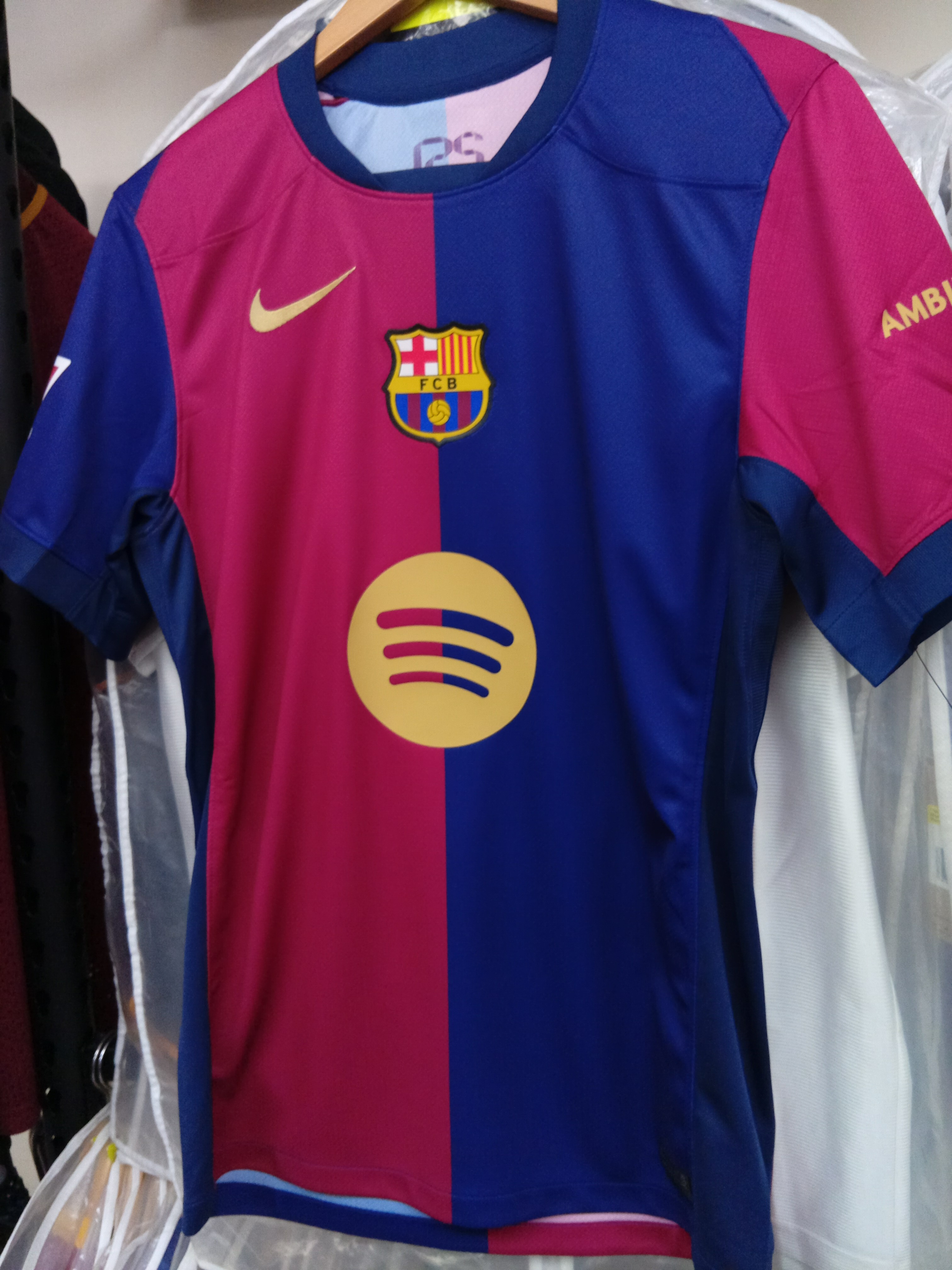 24-25巴塞隆拿主場耶馬球迷版球衣