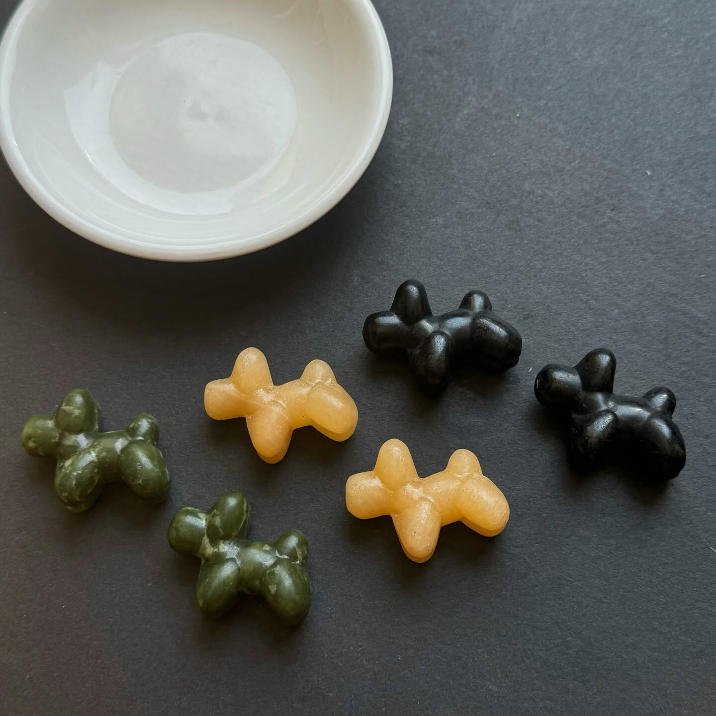 [原石] 水晶 礦石 氣球小狗 黃方解石、岫玉、黑曜石 水晶擺件