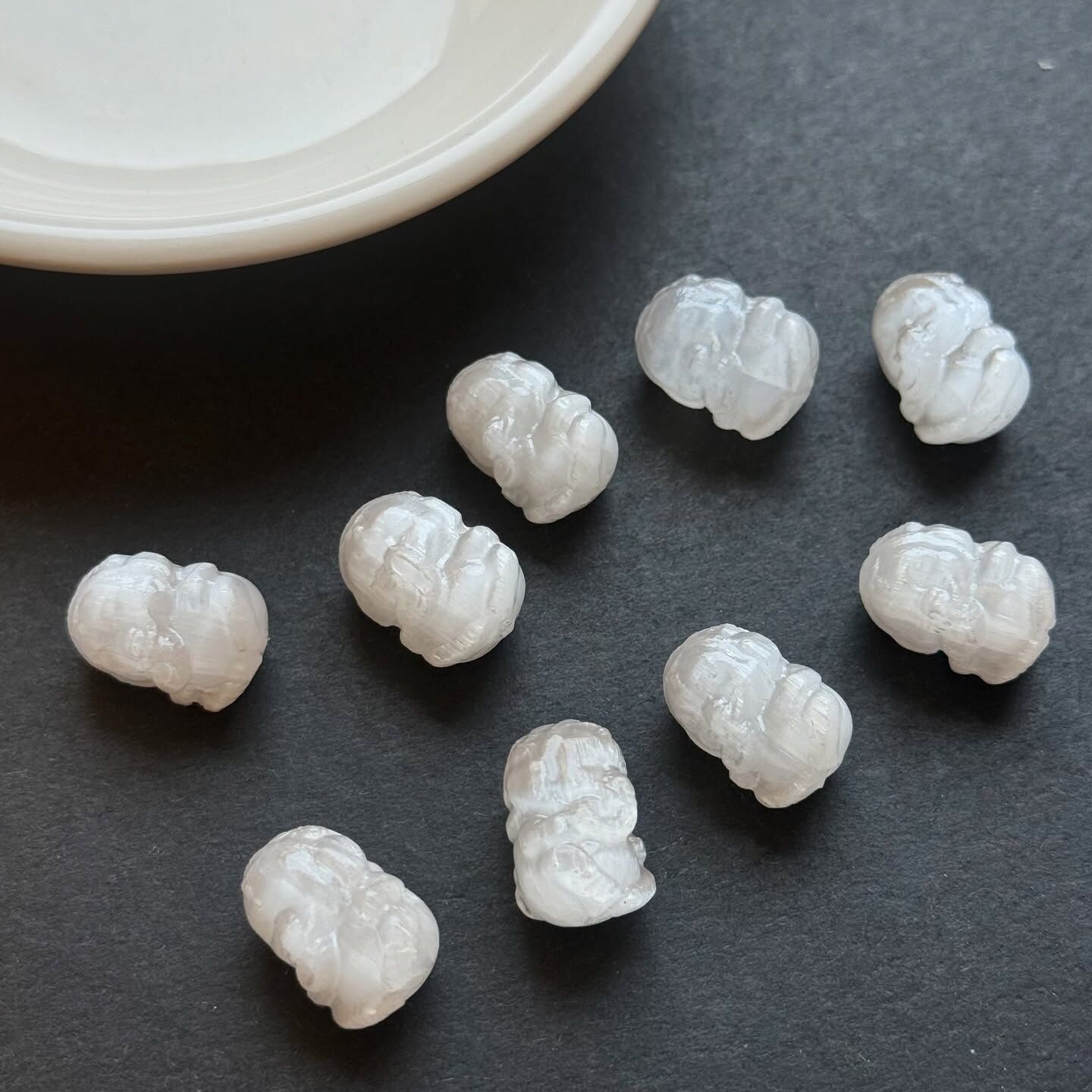 [原石] 透石膏 象神 通孔 水晶串珠材料