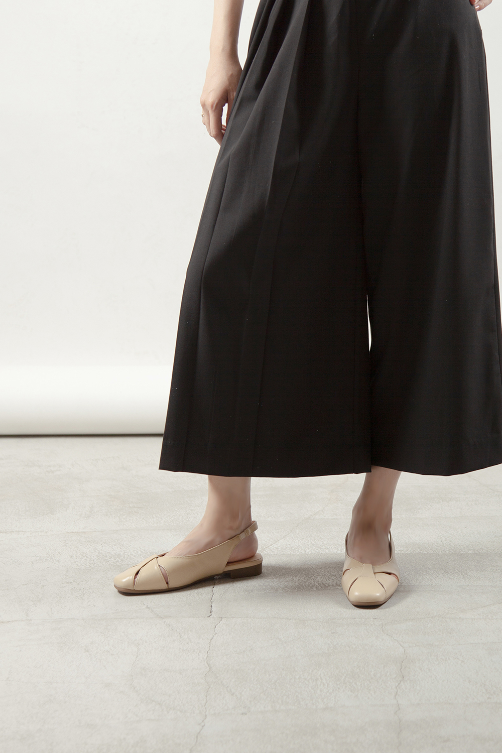 JJ 牛皮平底穆勒鞋