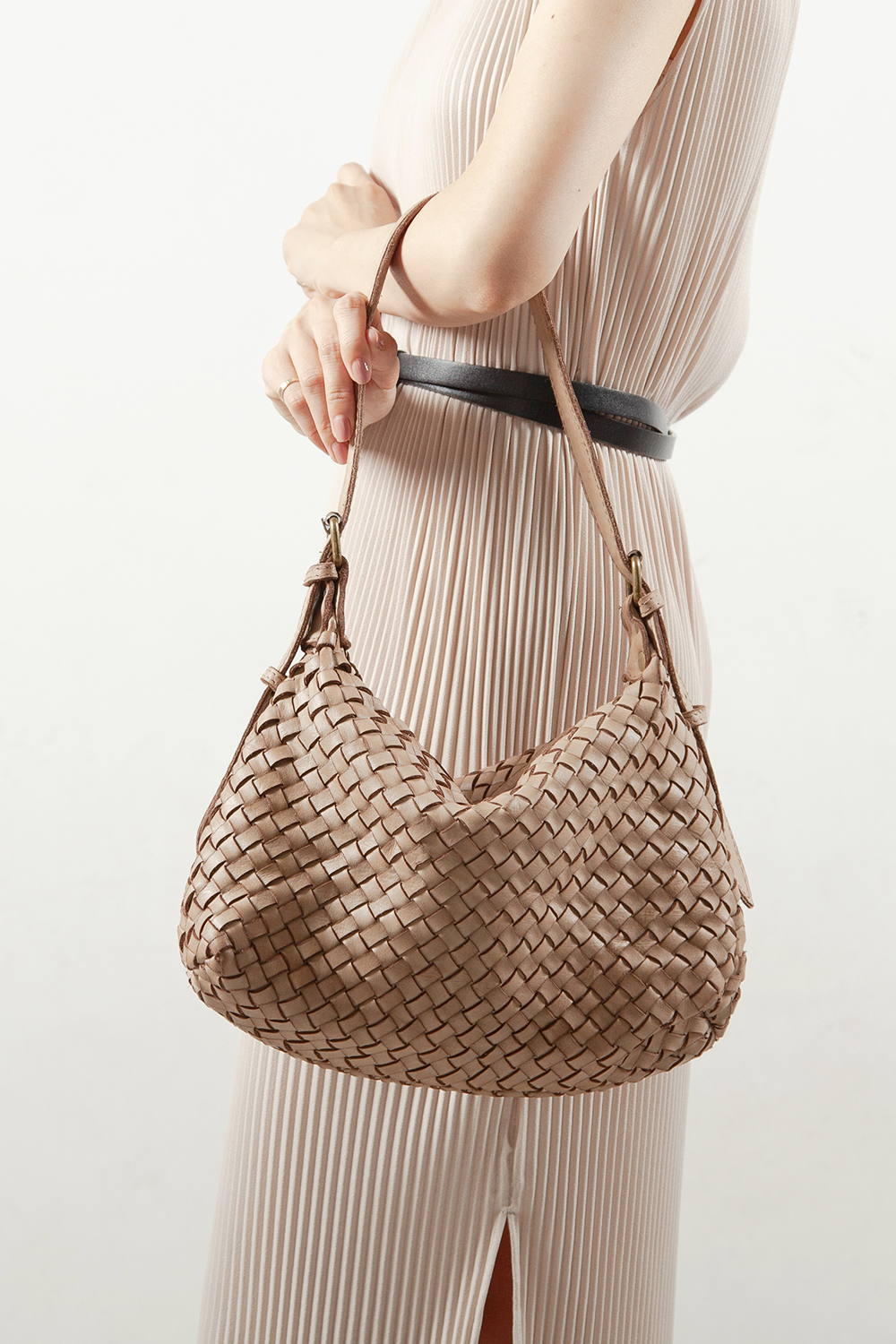 Guilia 編織付背帶小肩背包 豆沙