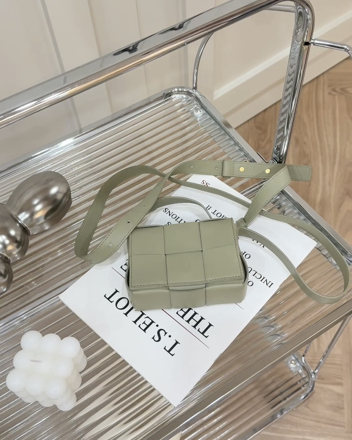 BV｜6格羊皮霧面迷你卡帶包 洞石綠