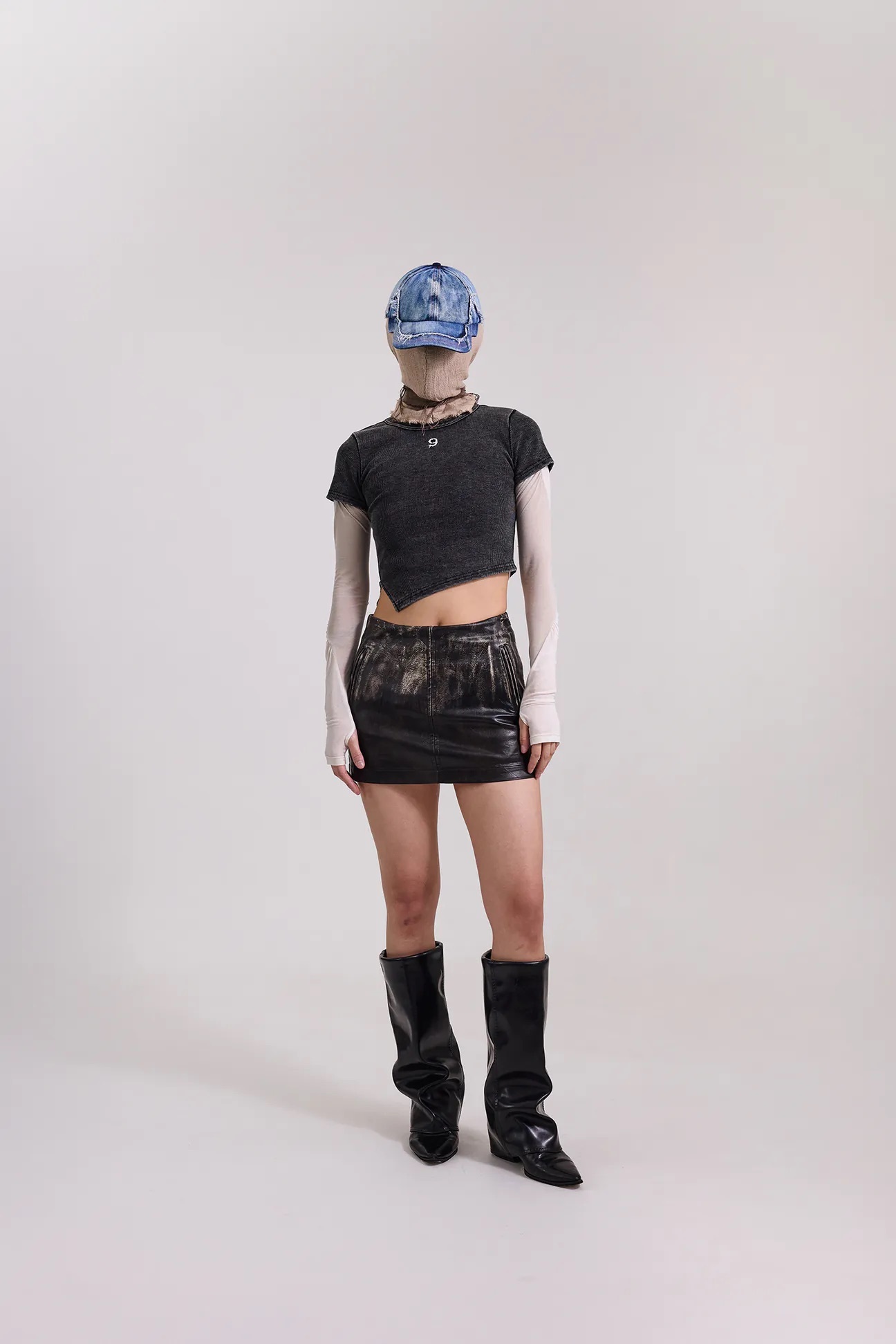 Silver9 斜切露腰洗舊合身TEE (黑)