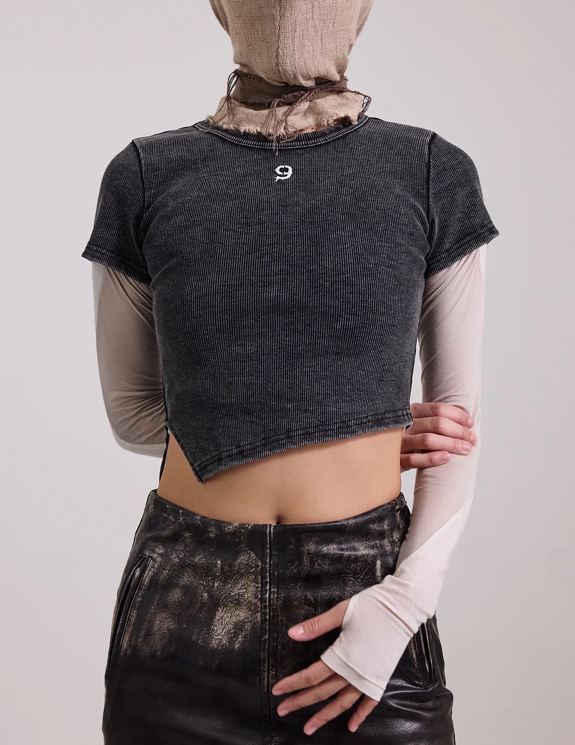 Silver9 斜切露腰洗舊合身TEE (黑)