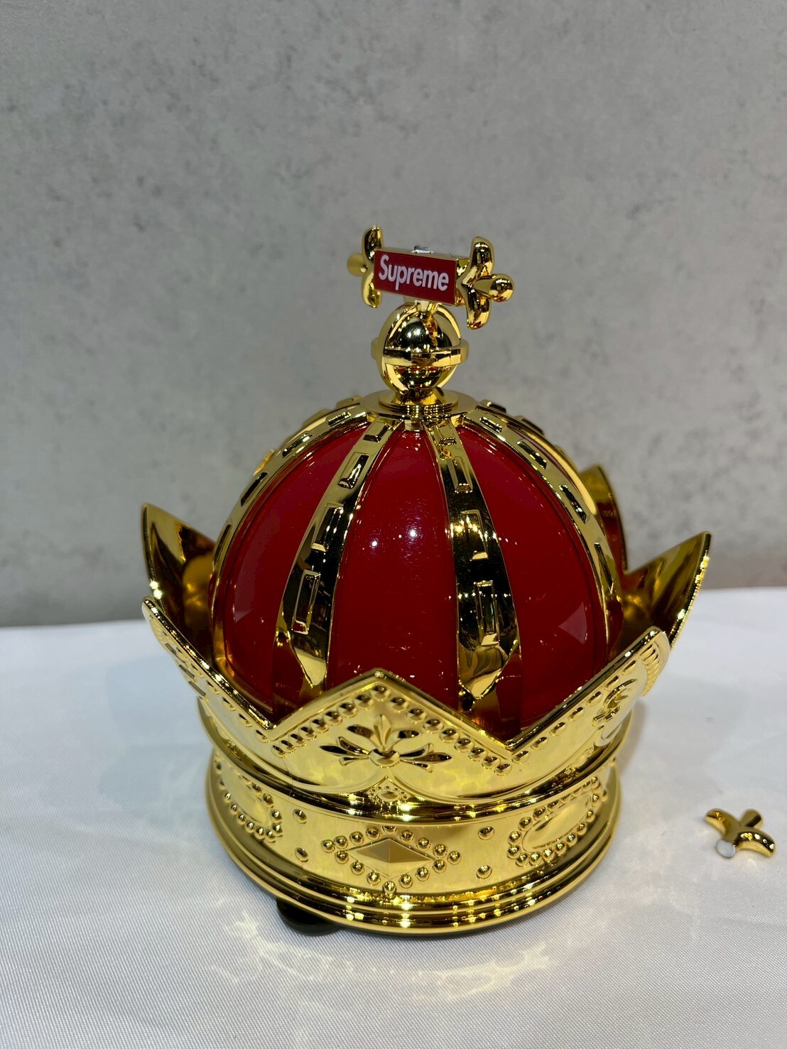 SUPREME 19SS CROWN AIR FRESHENER (微瑕疵)