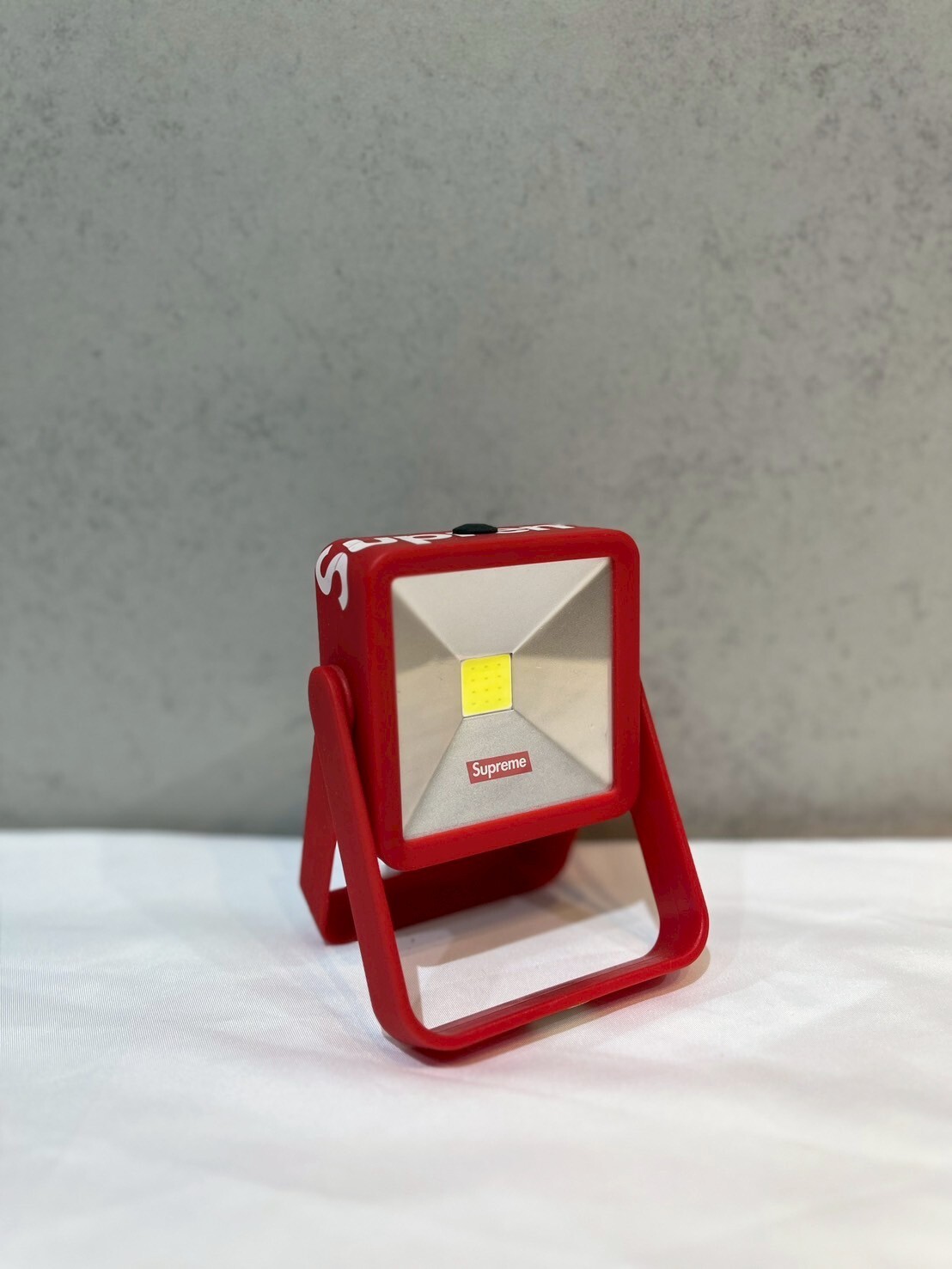SUPREME 18FW MAGNETIC KICKSTAND LIGHT