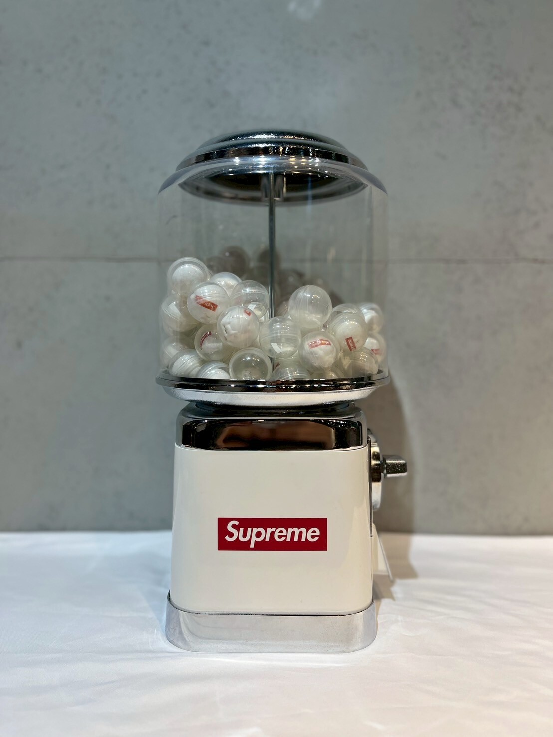 SUPREME 22FW BEAVER GUMBALL MACHINE