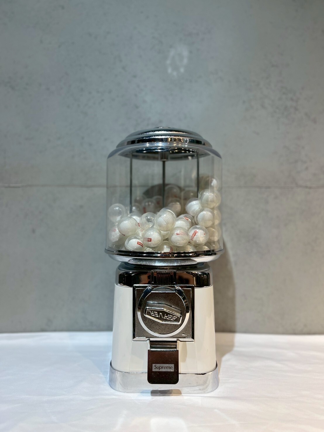 SUPREME 22FW BEAVER GUMBALL MACHINE