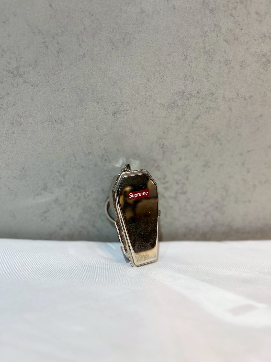 SUPREME® COFFIN KEYCHAIN