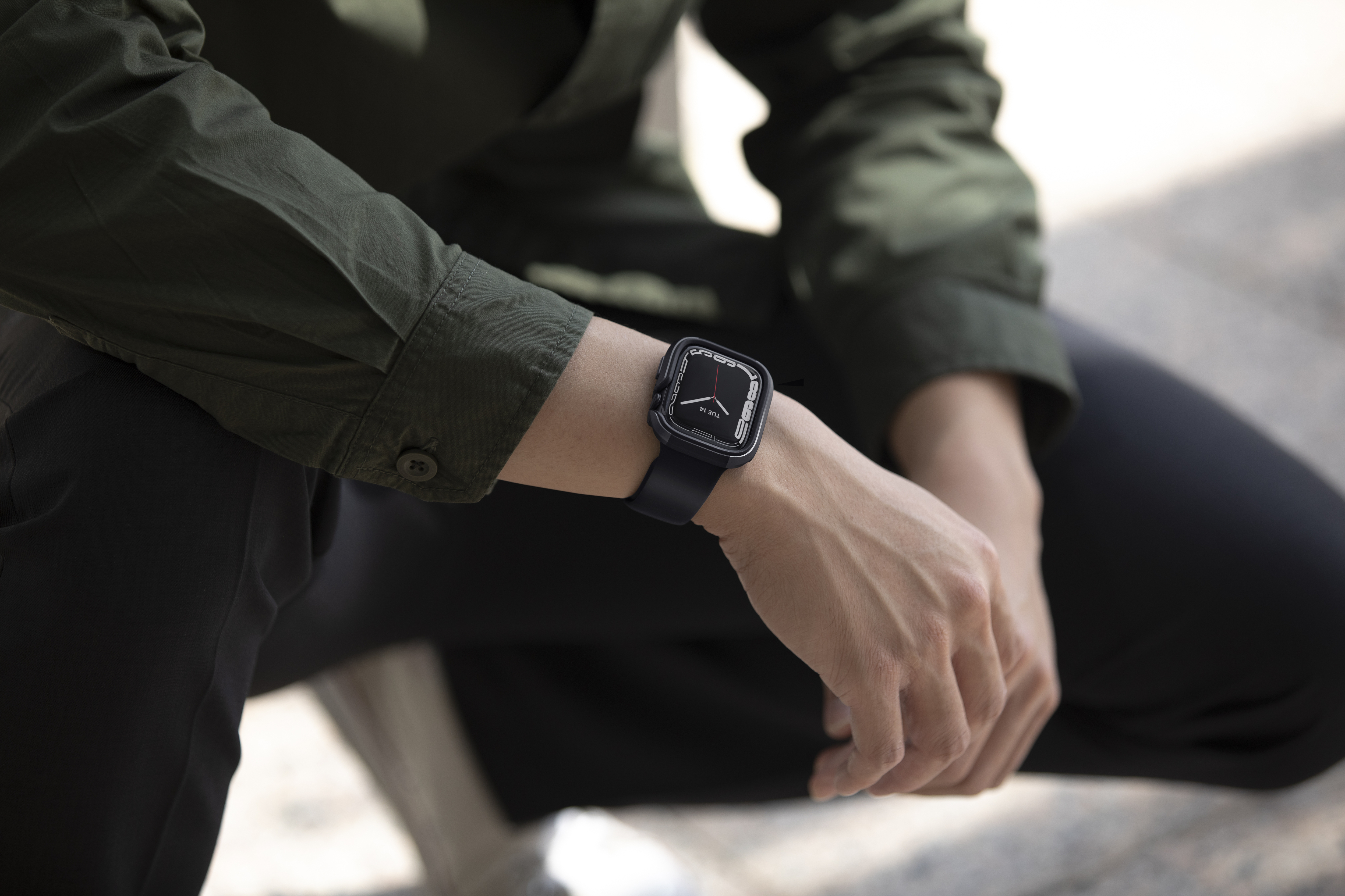 UNIQ Valencia Apple Watch 輕薄鋁合金防撞保護殼