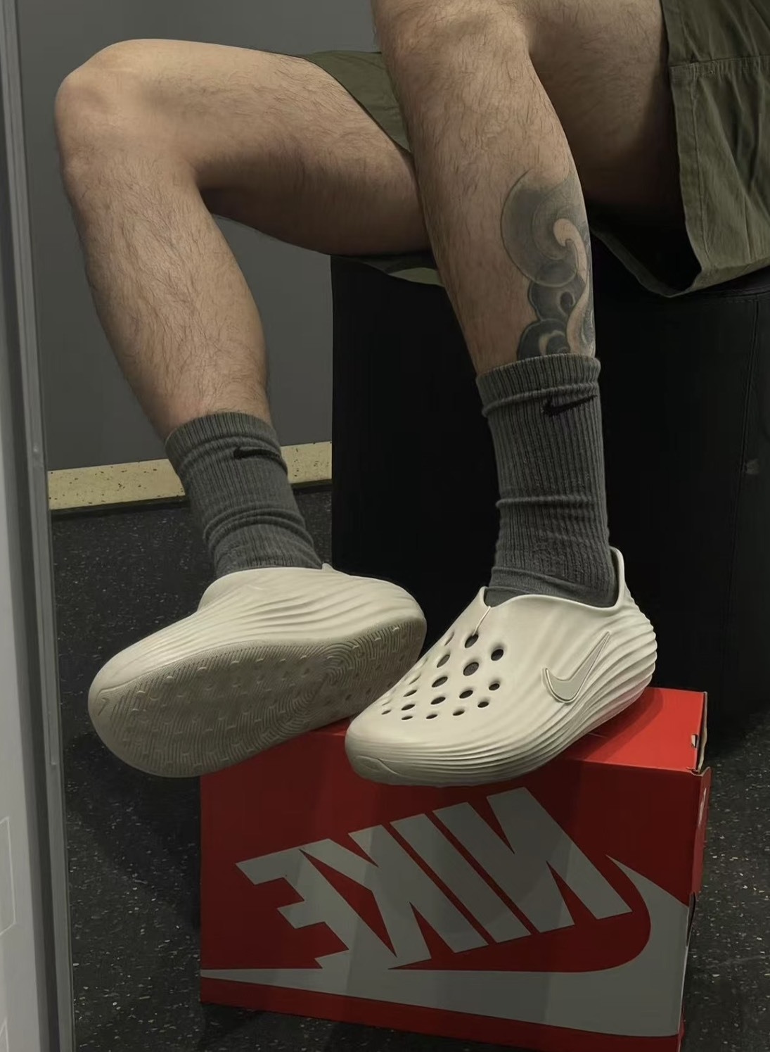 <快速出貨> NIKE REACTX 洞洞鞋 燕麥