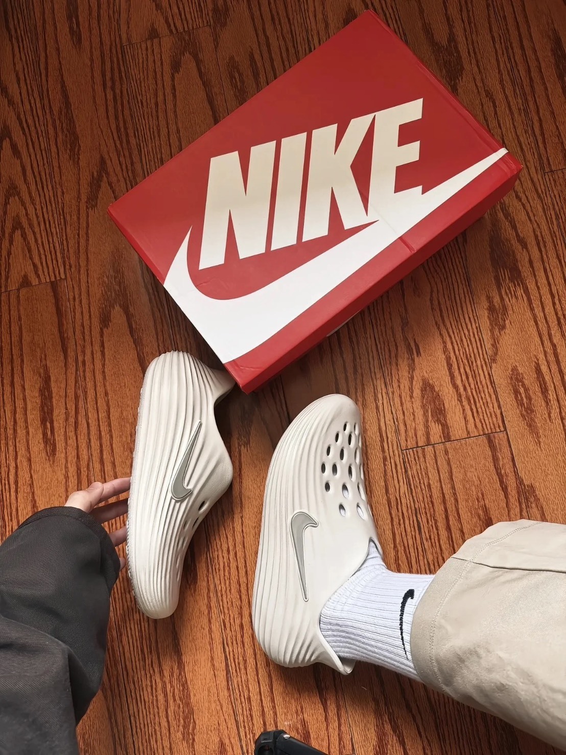 <快速出貨> NIKE REACTX 洞洞鞋 燕麥