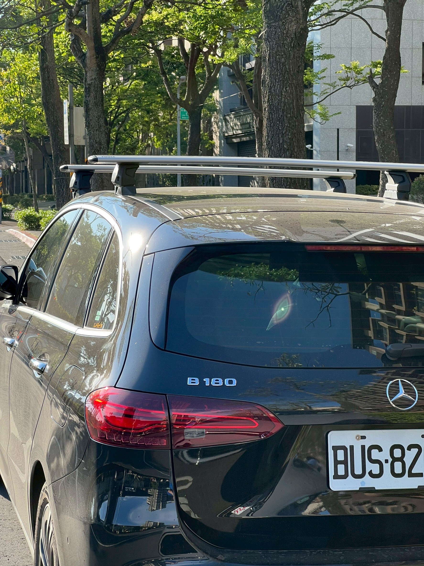 Thule 專用車頂架 (Mercedes Benz - B class)