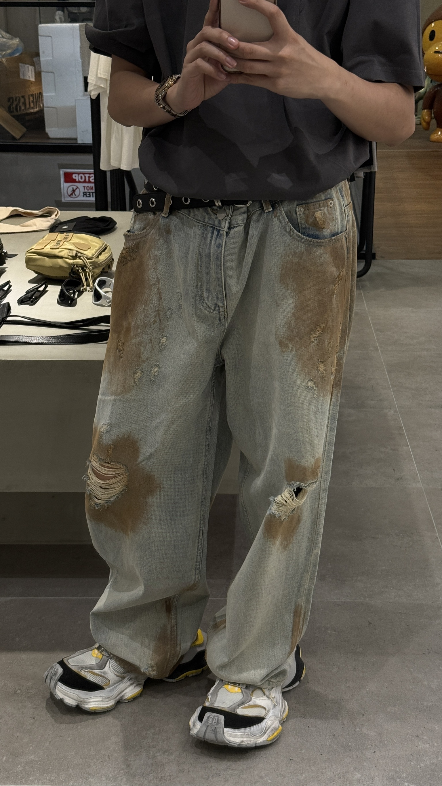 做髒泥土牛仔褲