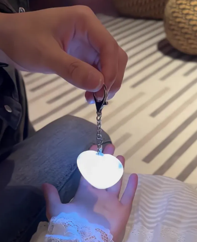 <預購> 愛心觸碰感應小夜燈吊飾