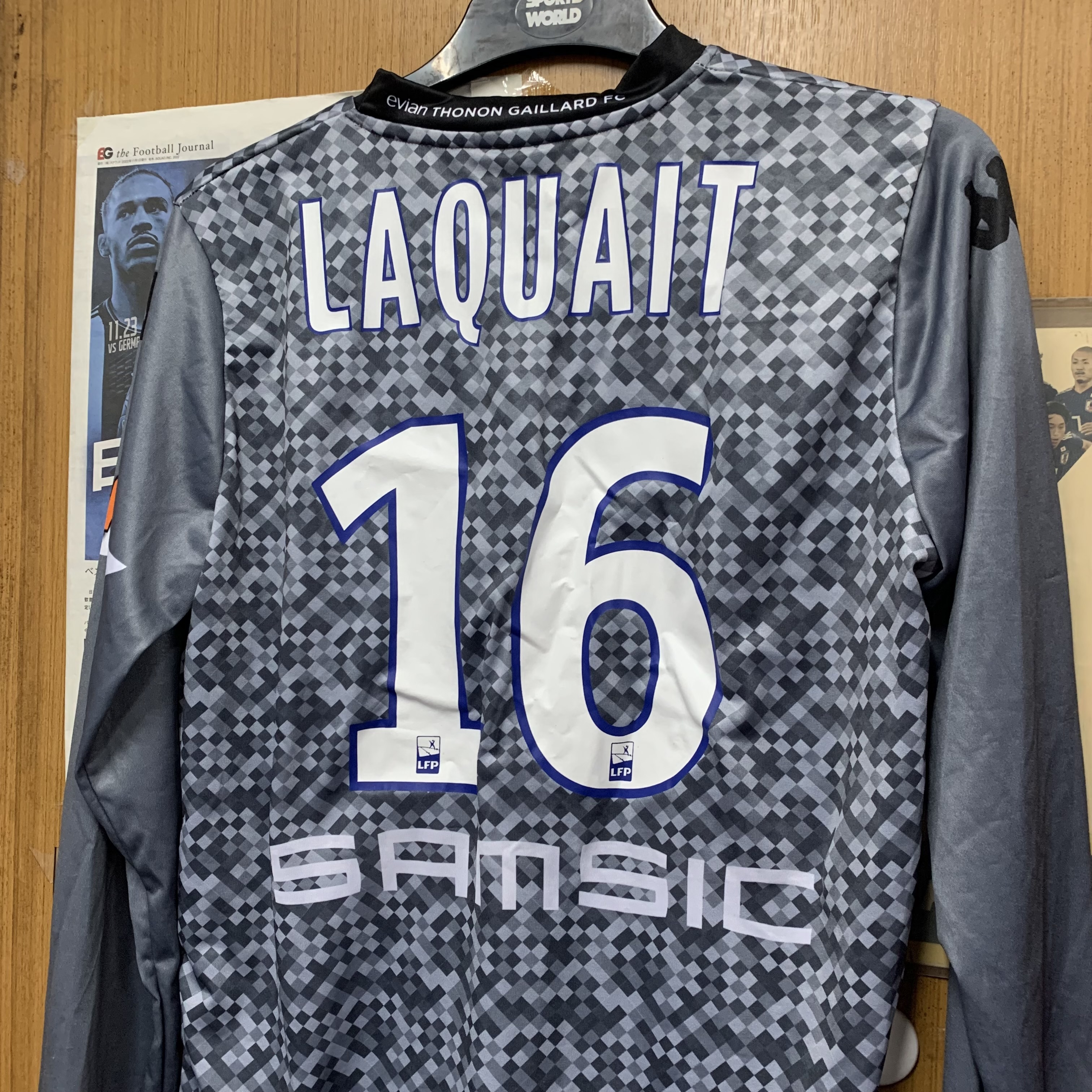 2018 Evian Thonon Gaillard Home Goalkeeper Shirt with 16 LAQUAIT [Used, M 90% New]