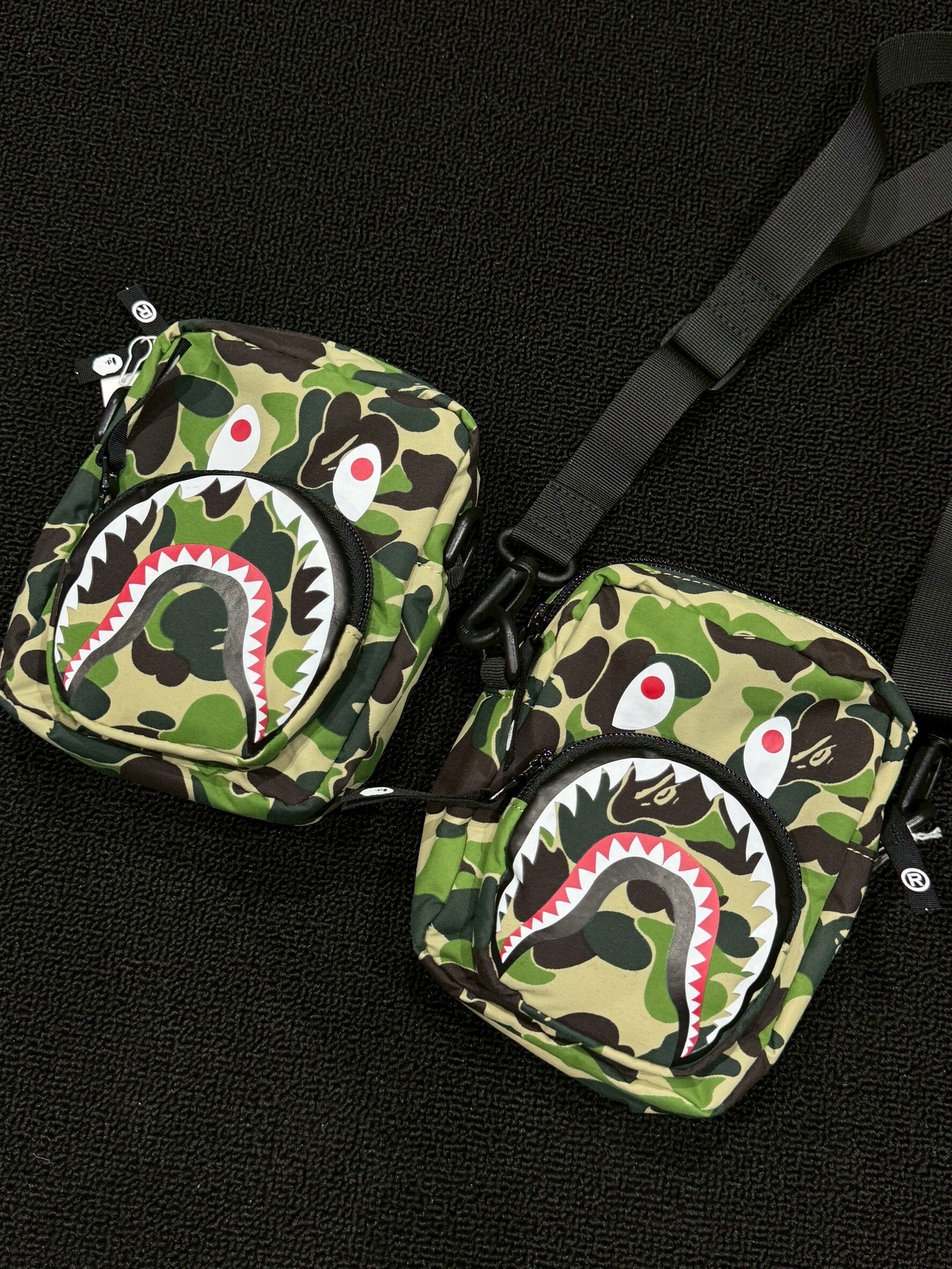 BAPE 迷彩鯊魚造型 肩背小包