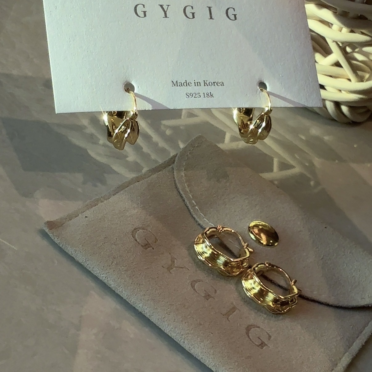 French”燙金波紋時髦耳釦釘