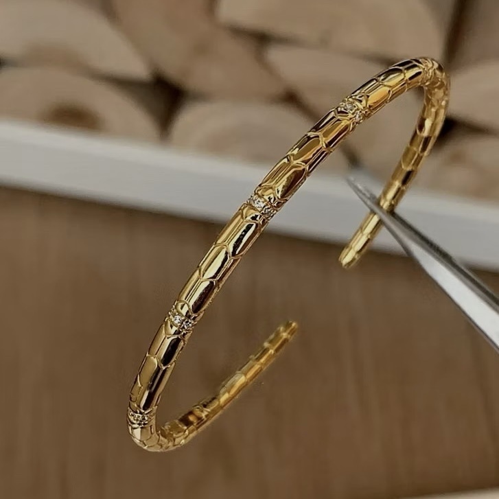 gold細緻金鑽蛇骨開口手鐲/現貨1