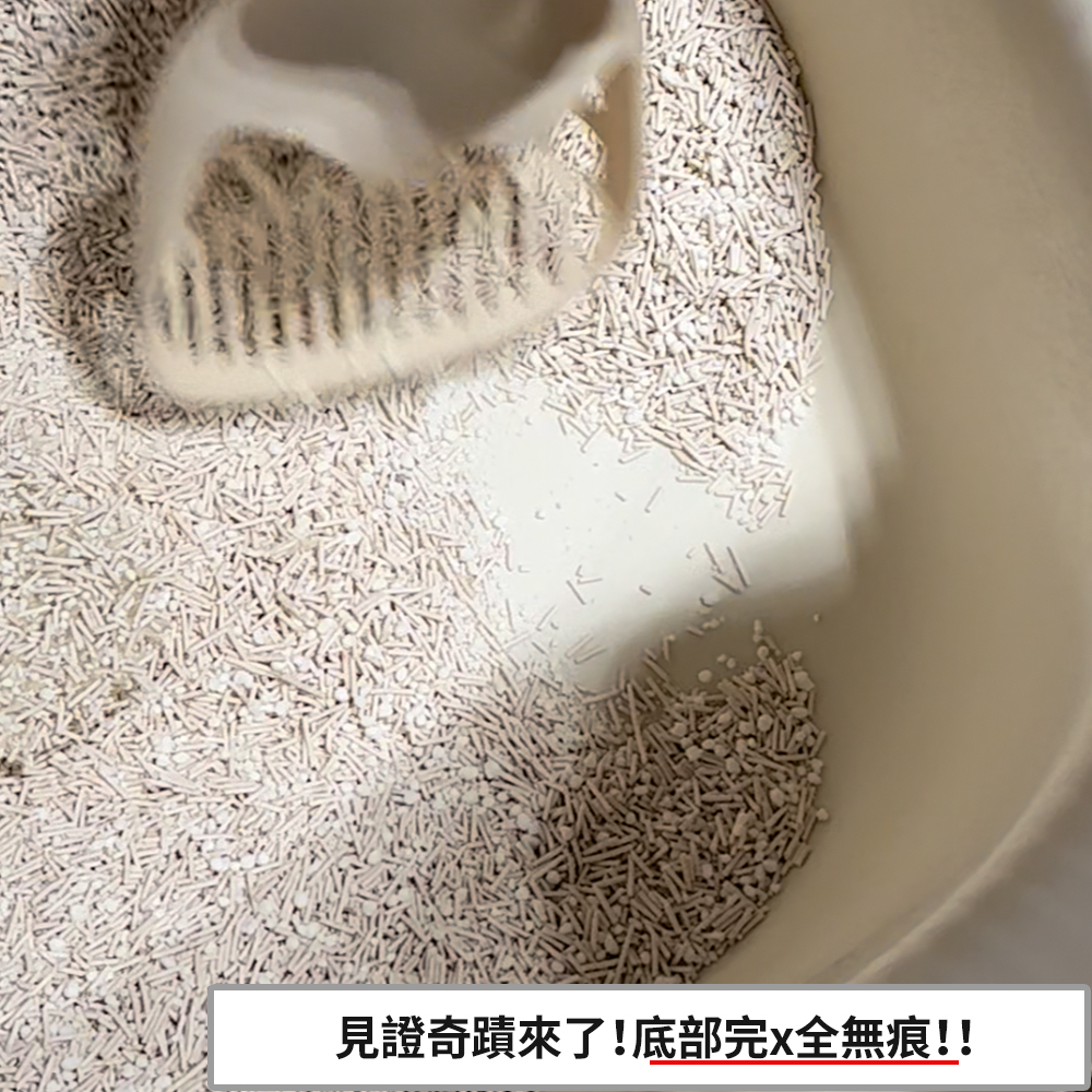 步步清新豆腐木薯混合貓砂不沾底實測圖4：清理後貓砂盆底仍乾淨