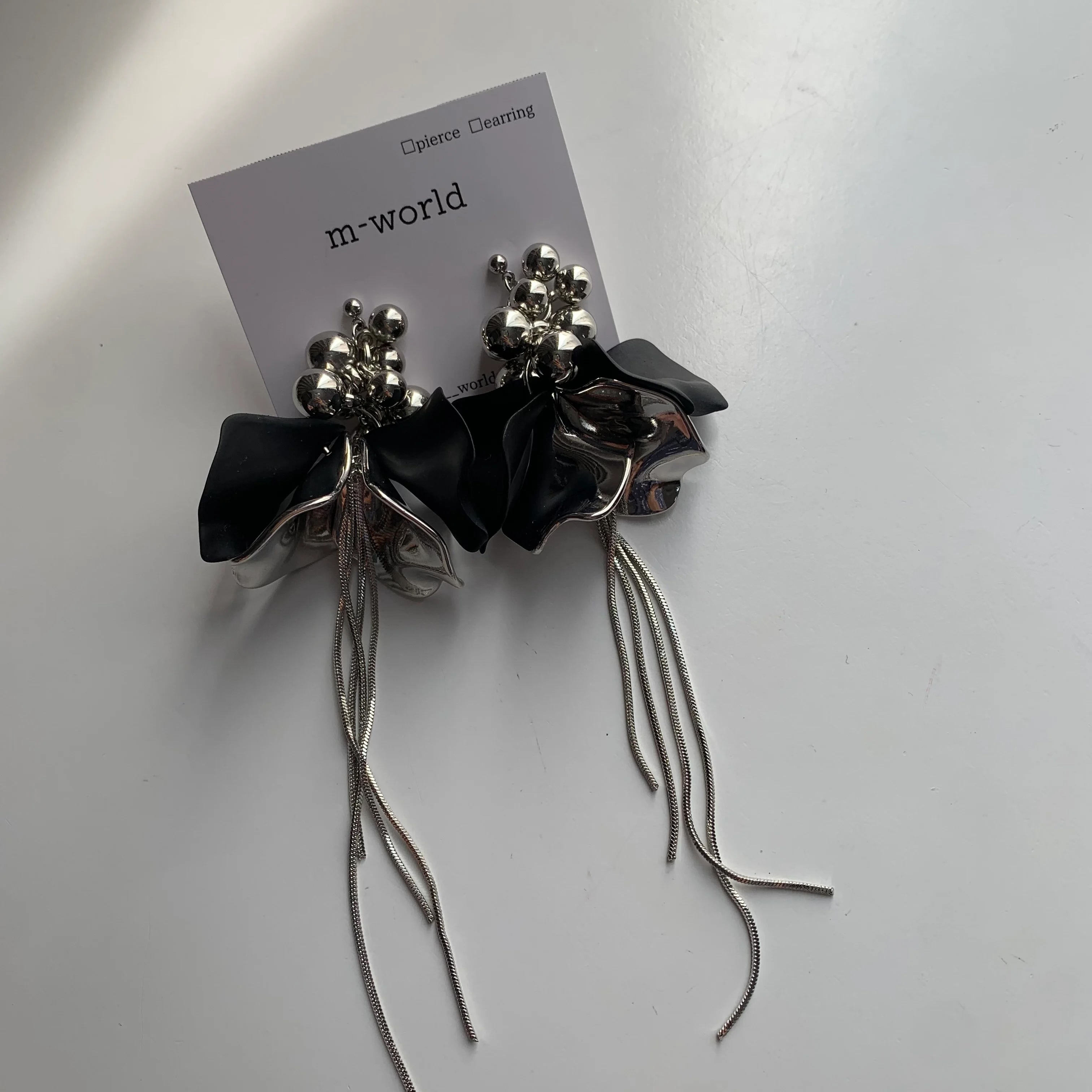 [m-world] long chain silver×black | 耳夾 | NO.8