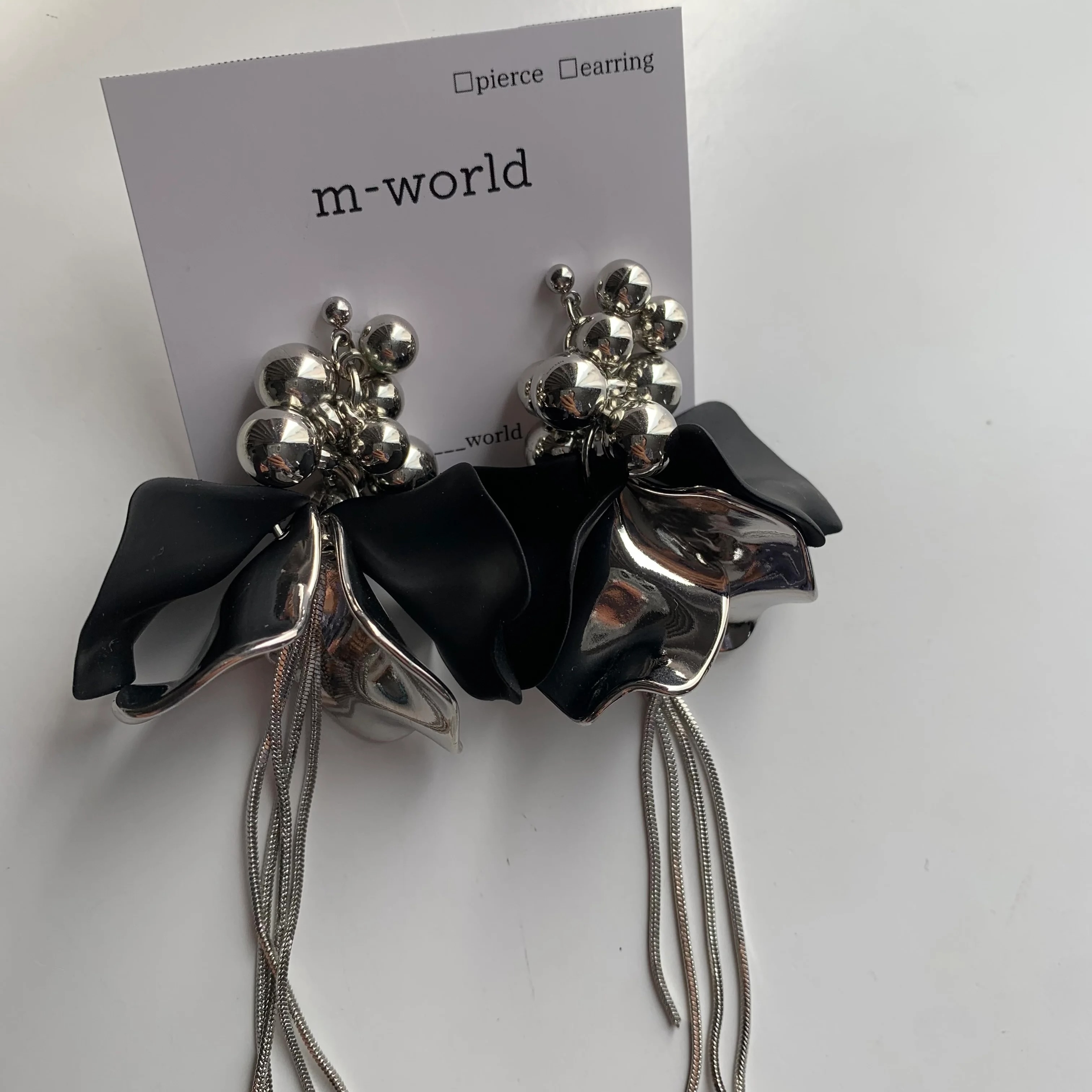 [m-world] long chain silver×black | 耳夾 | NO.8
