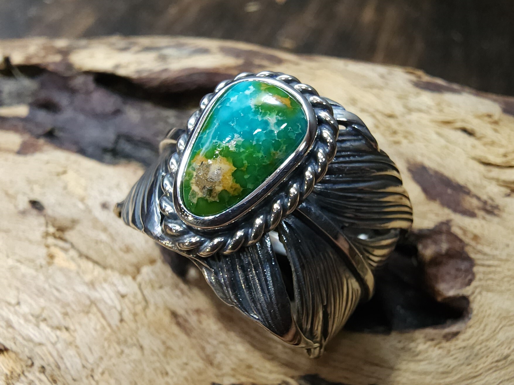 *Black Venom Jewelry- Freedom & Prayer 純銀勃羽戒鑲Sonora Gold 松石