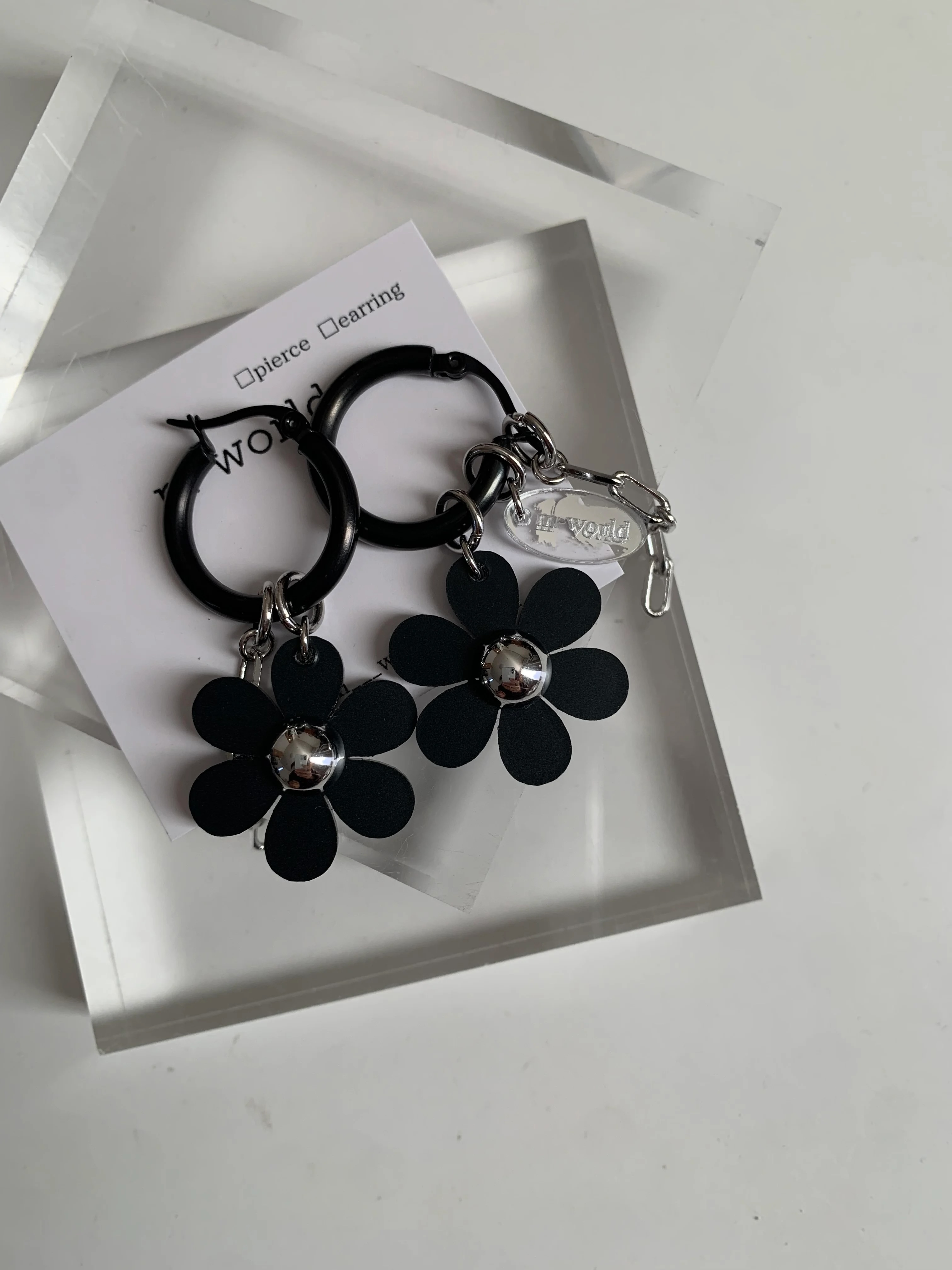 [m-world] black flower hoop | 耳針 | NO.27