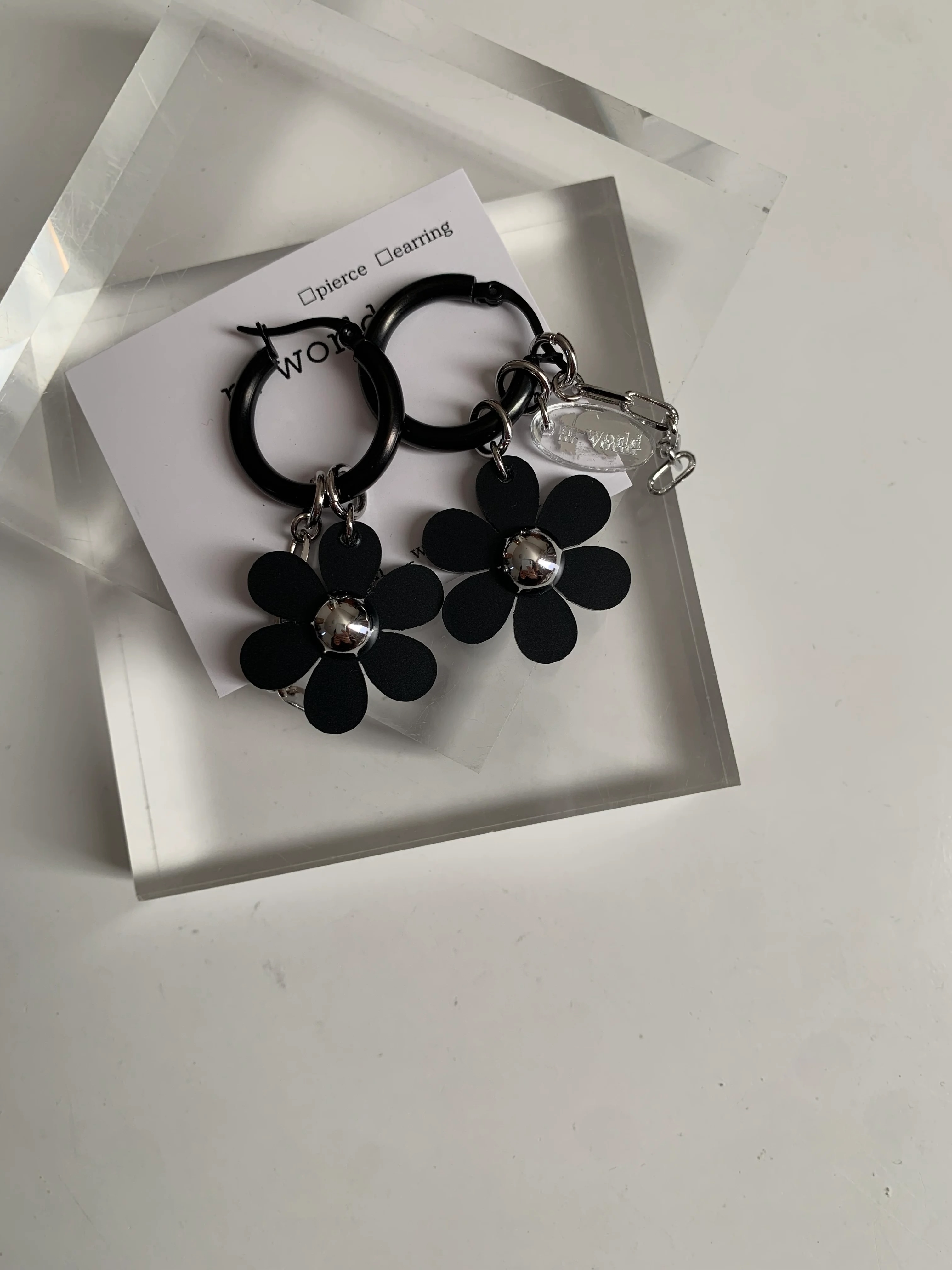 [m-world] black flower hoop | 耳夾 | NO.28
