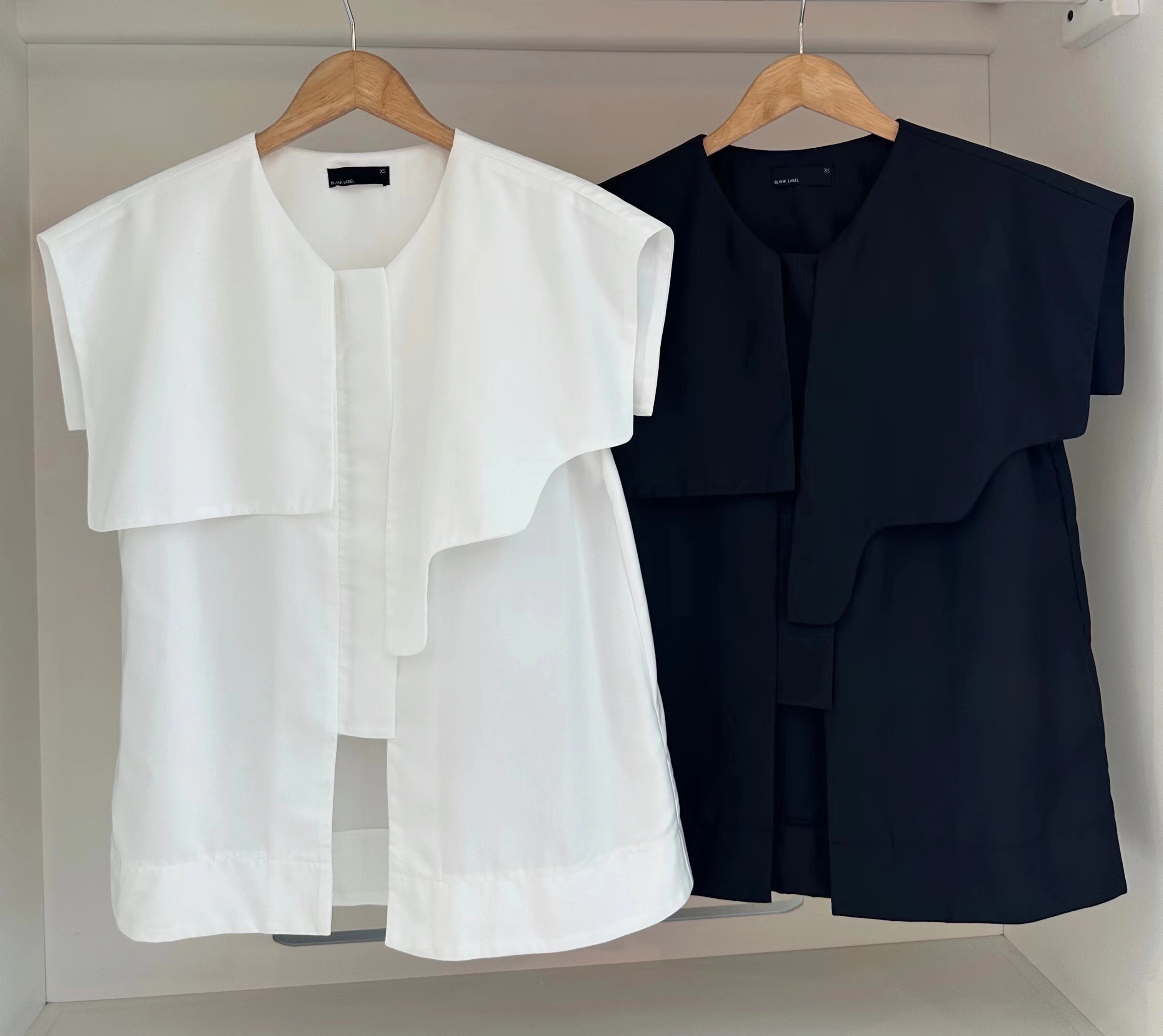 ASYMMETRIC SAILOR COLLARED BLOUSE