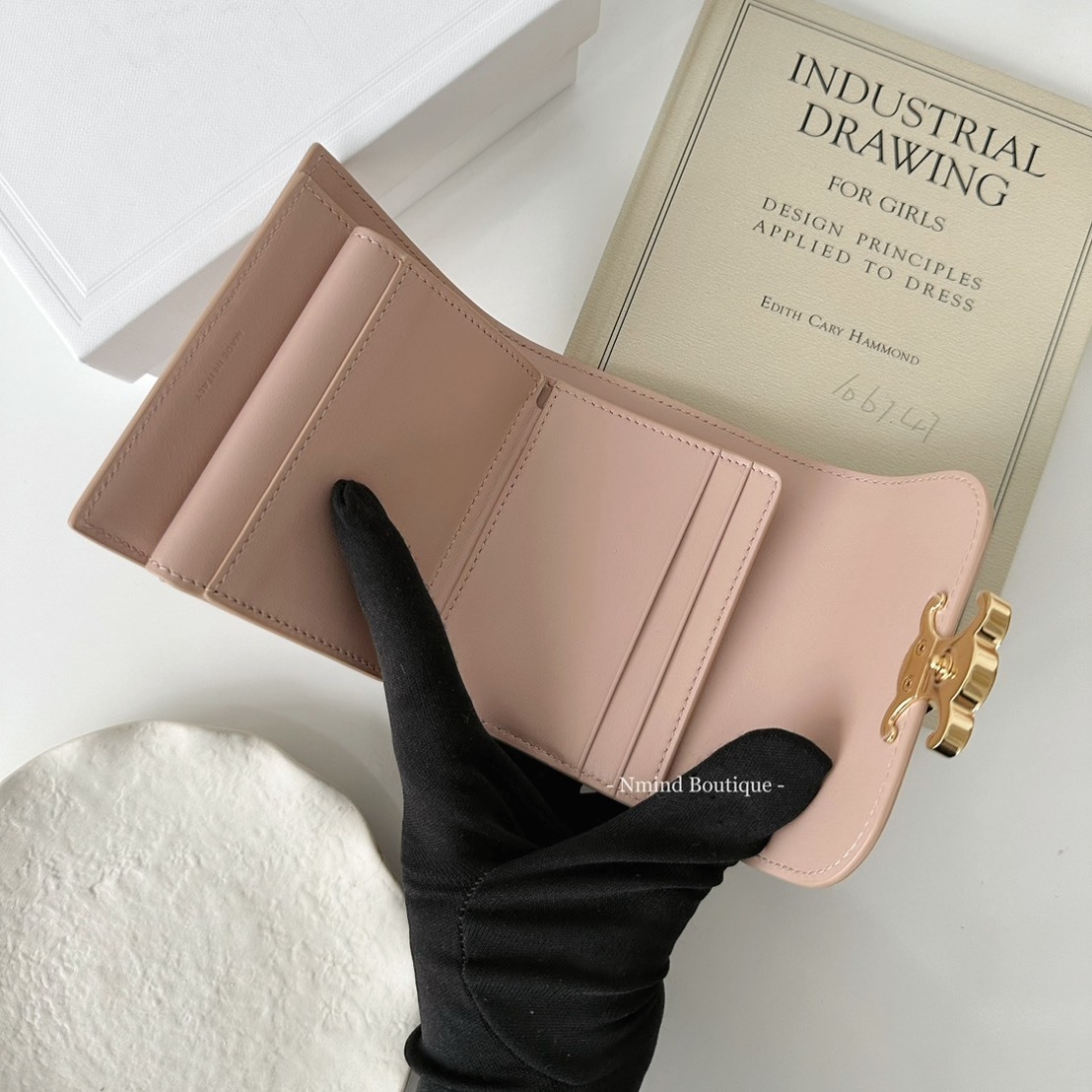CELINE SMALL WALLET TRIOMPHE IN SHINY CALFSKIN / SOFT PEACH