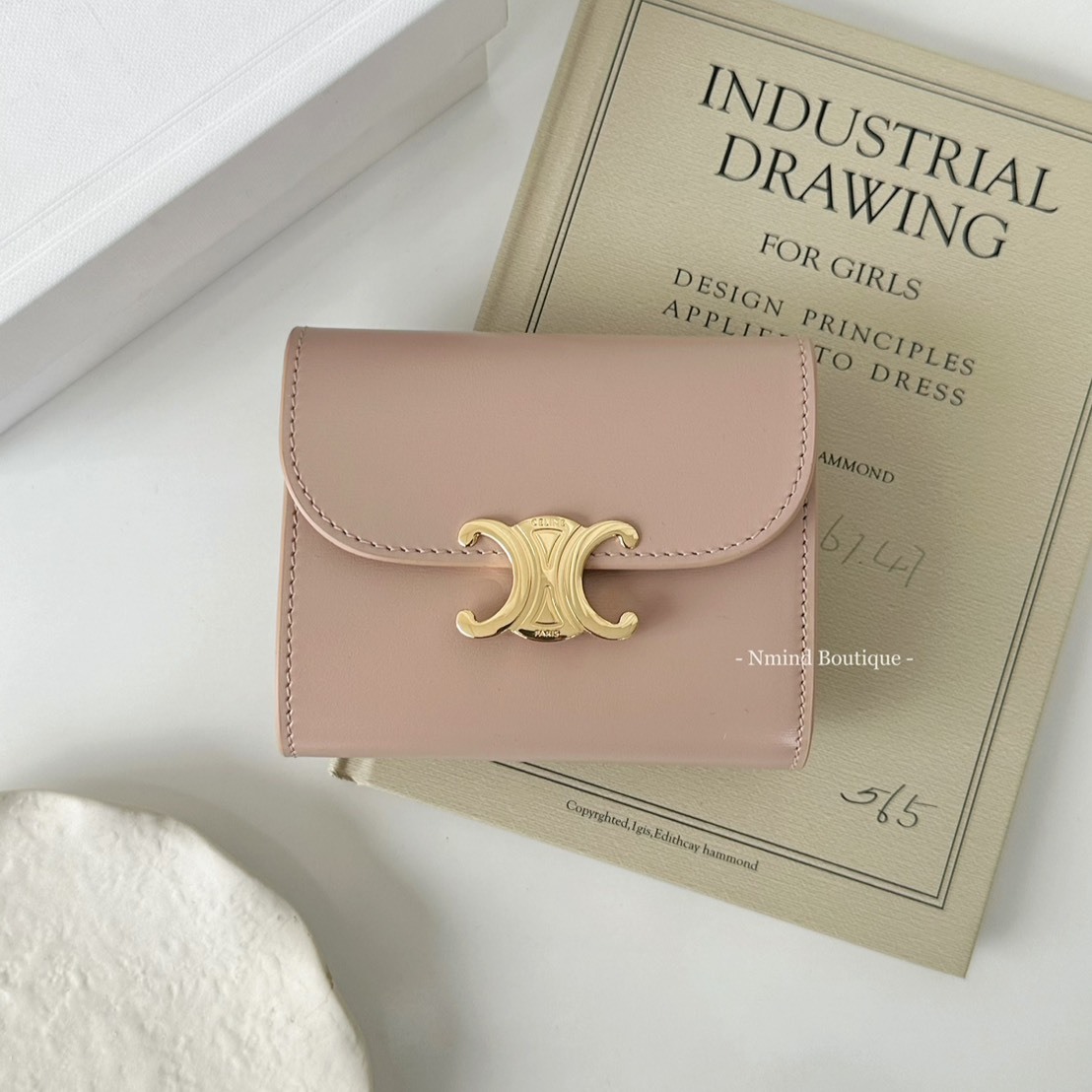 CELINE SMALL WALLET TRIOMPHE IN SHINY CALFSKIN / SOFT PEACH