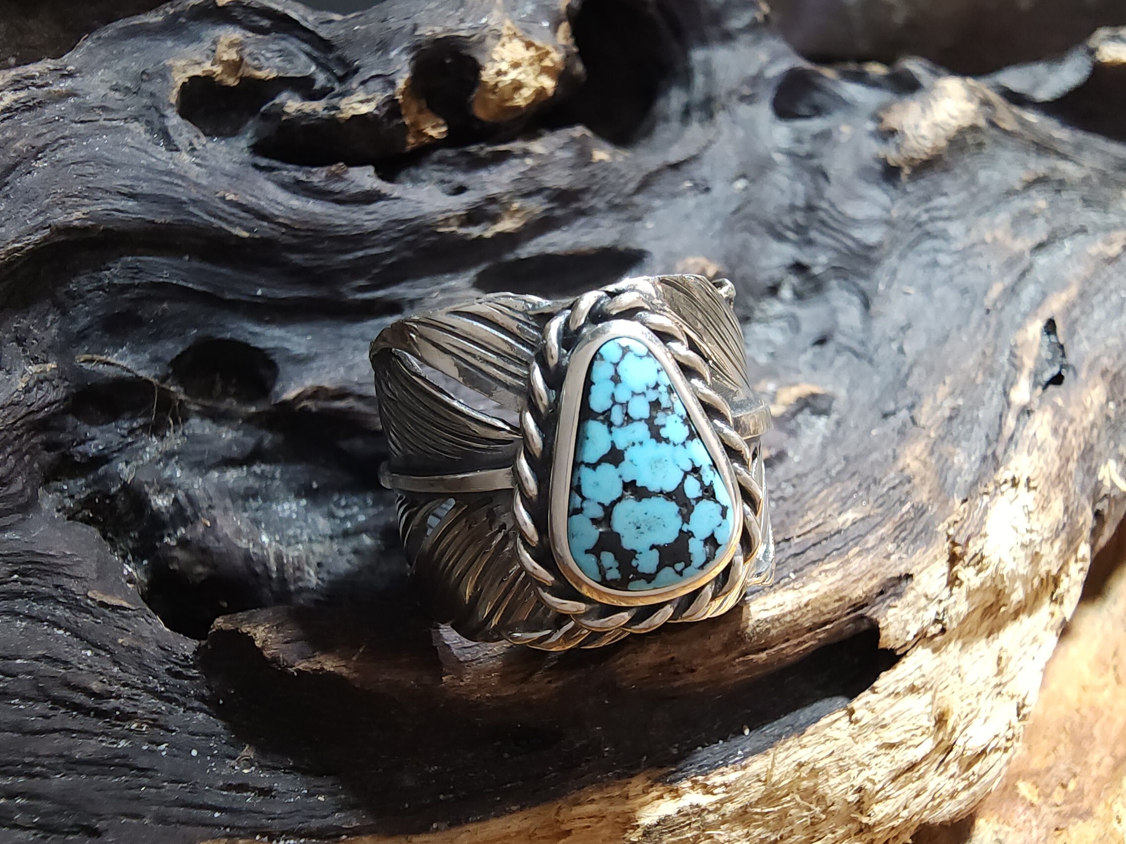 *Black Venom Jewelry- Freedom & Prayer 純銀勃羽戒鑲Kingman  松石