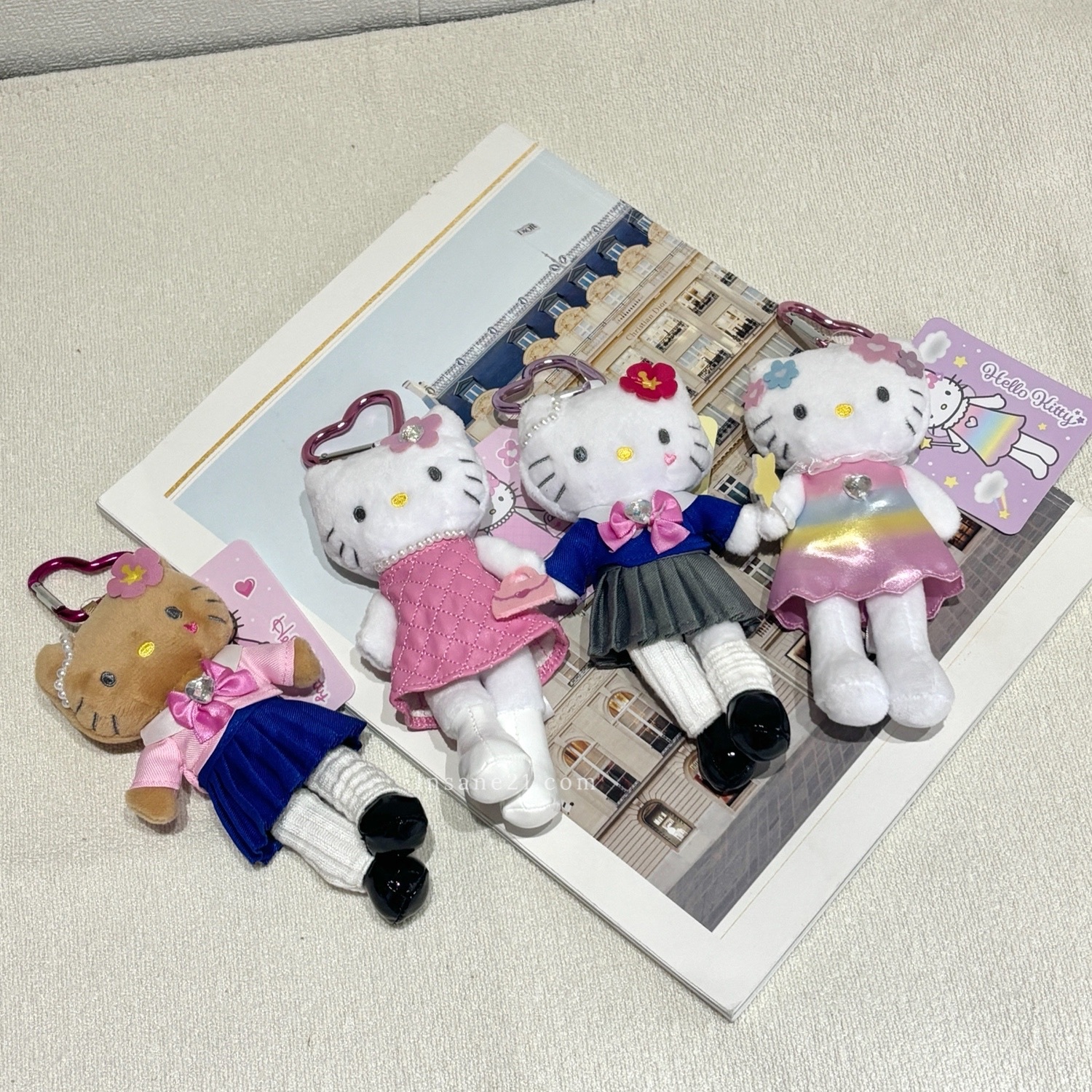 日本 三麗鷗 SANRIO 長腿 HELLO KITTY 絨毛吊飾/現貨