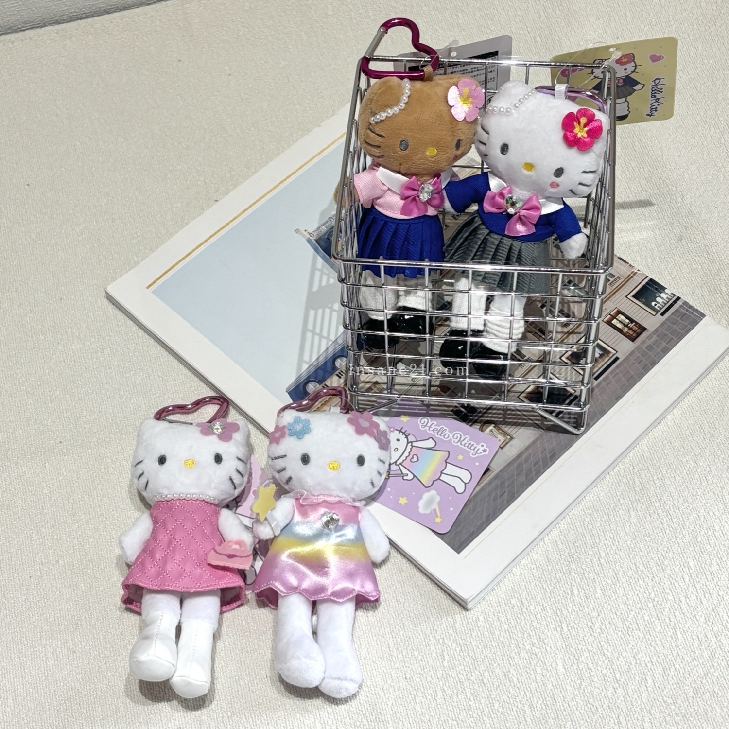 日本 三麗鷗 SANRIO 長腿 HELLO KITTY 絨毛吊飾/現貨