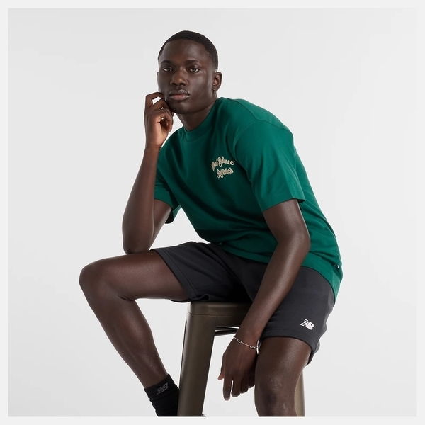 NEW BALANCE 短T NB 森林綠 刺繡LOGO 短袖 上衣 男 MT43556MHN