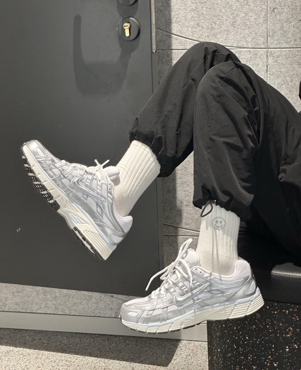 預購 Nike P-6000 白銀 銀邊 眩光