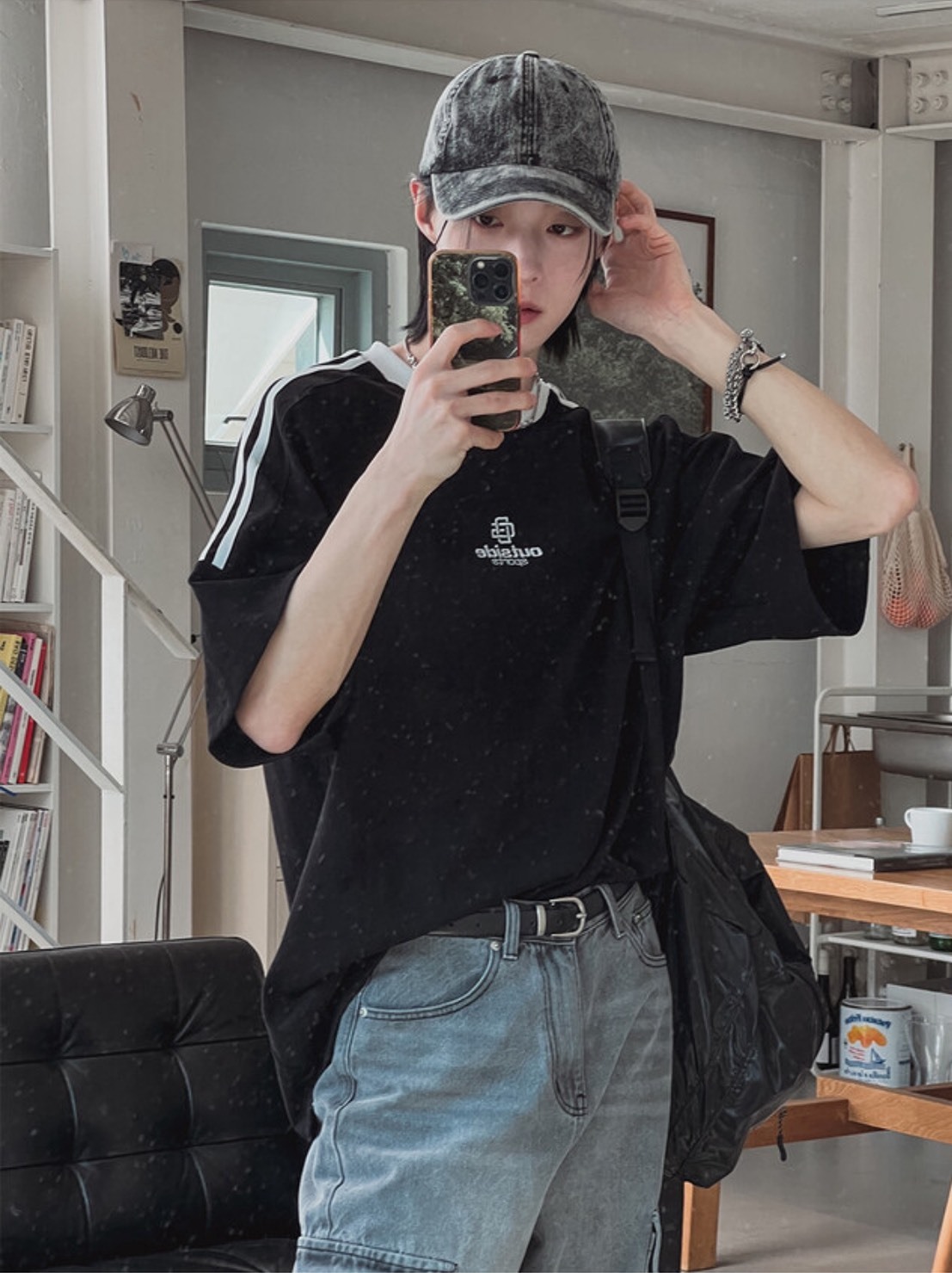 肩線直條刺繡寬鬆短袖