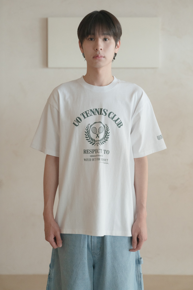 UNIVERSAL OVERALL TENNIS LOGO S/S TEE