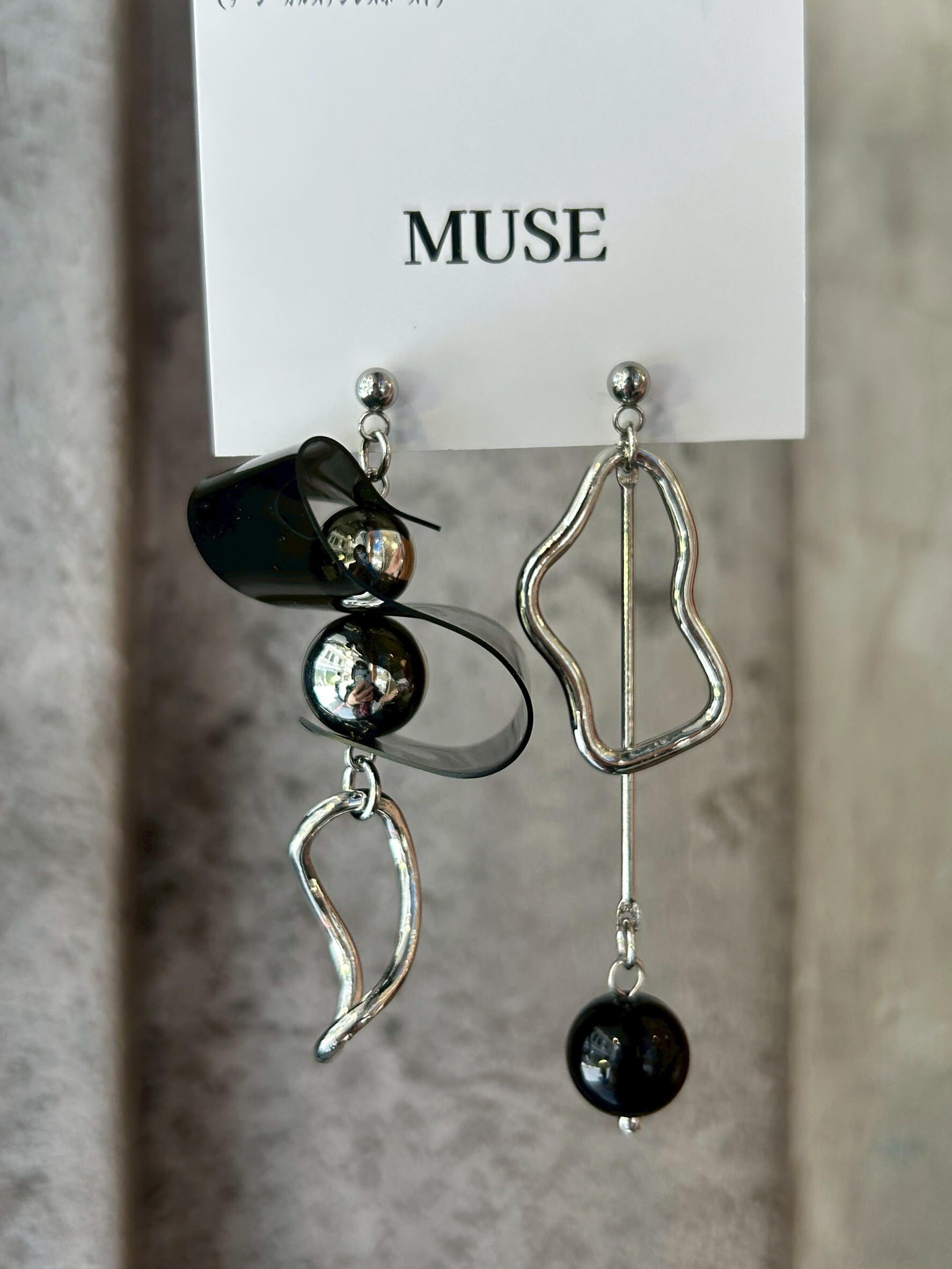[MUSE] 異材質設計耳環 | 透黑 | 耳針 | NO.26