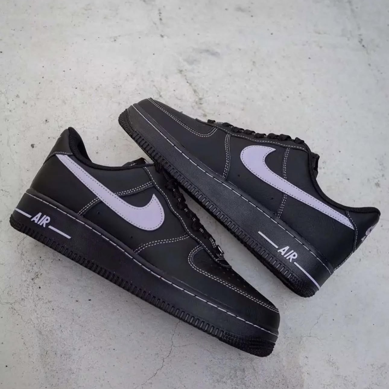 NIKE AIR FORCE 1 黑紫 外縫線 全黑 紫色勾 男鞋 空軍一號 休閒 HQ2037-001