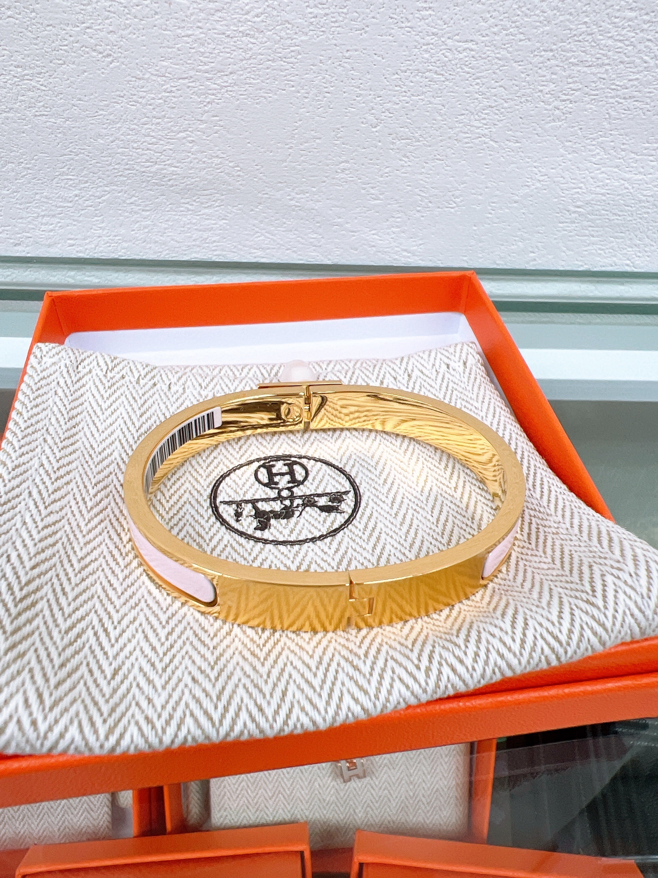 *Unused* Hermes mini clic kelly bracelet (pink/GHW)