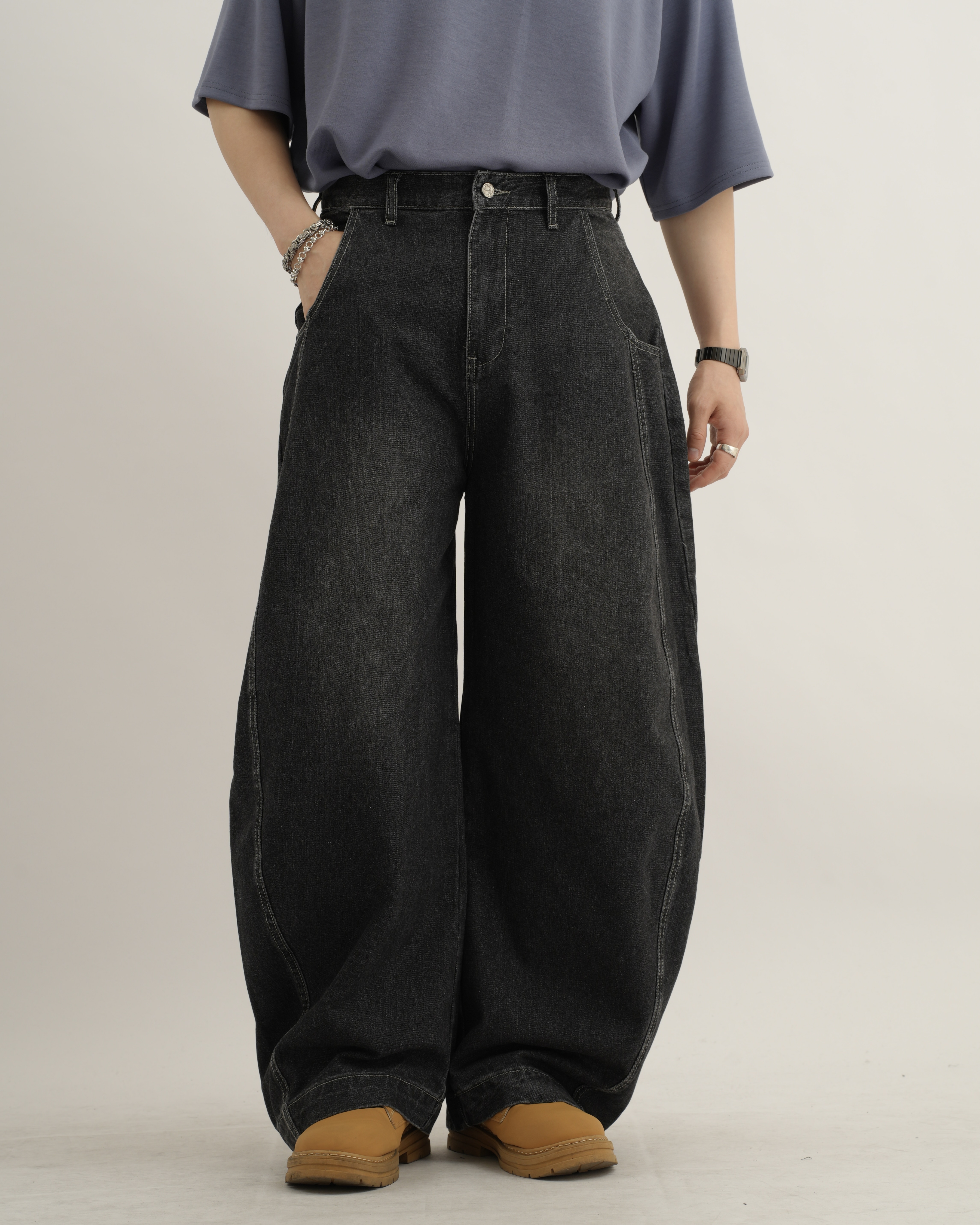 MO103 水洗牛仔彎刀褲-黑色