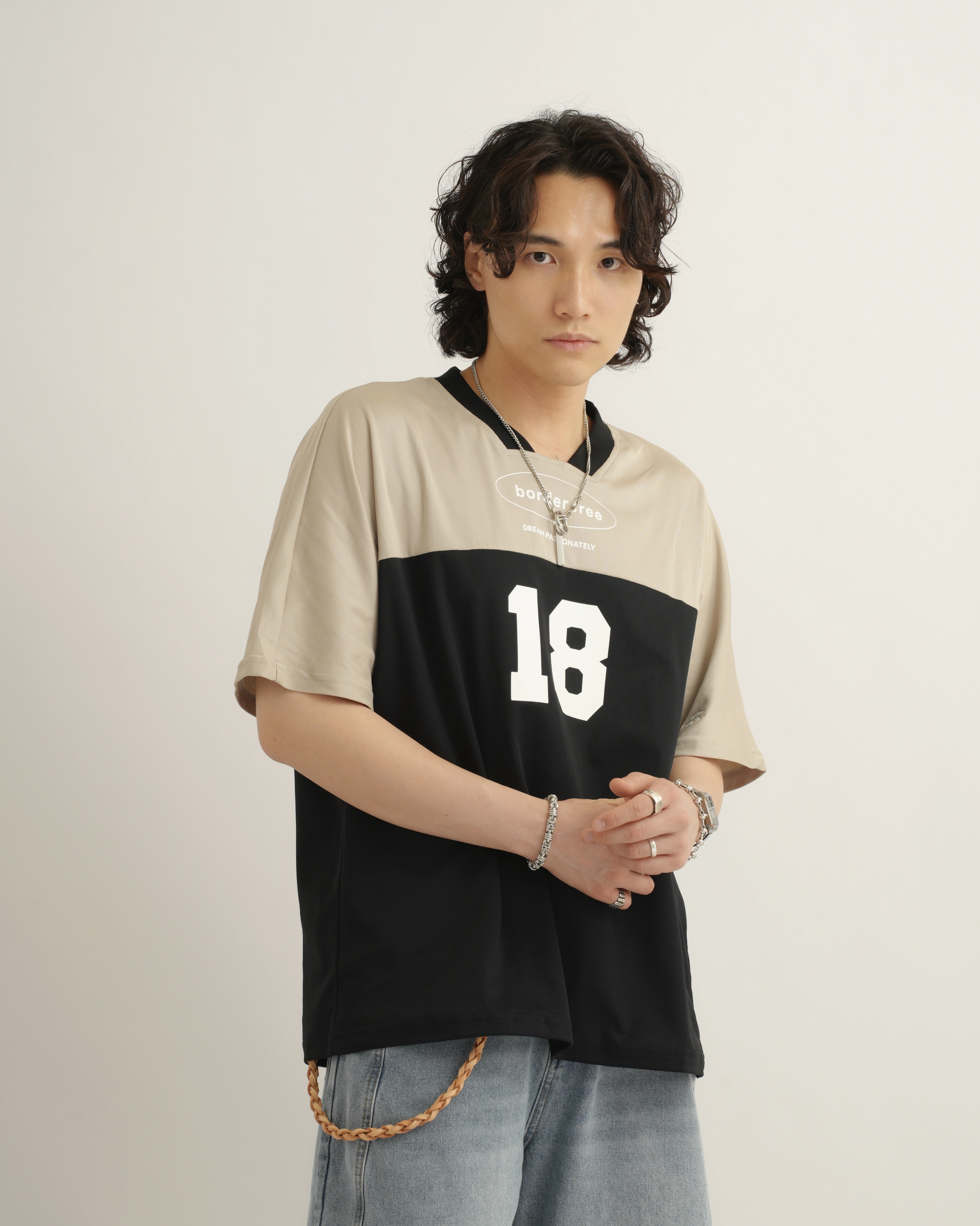 MO082 日系撞色字母tee-卡其