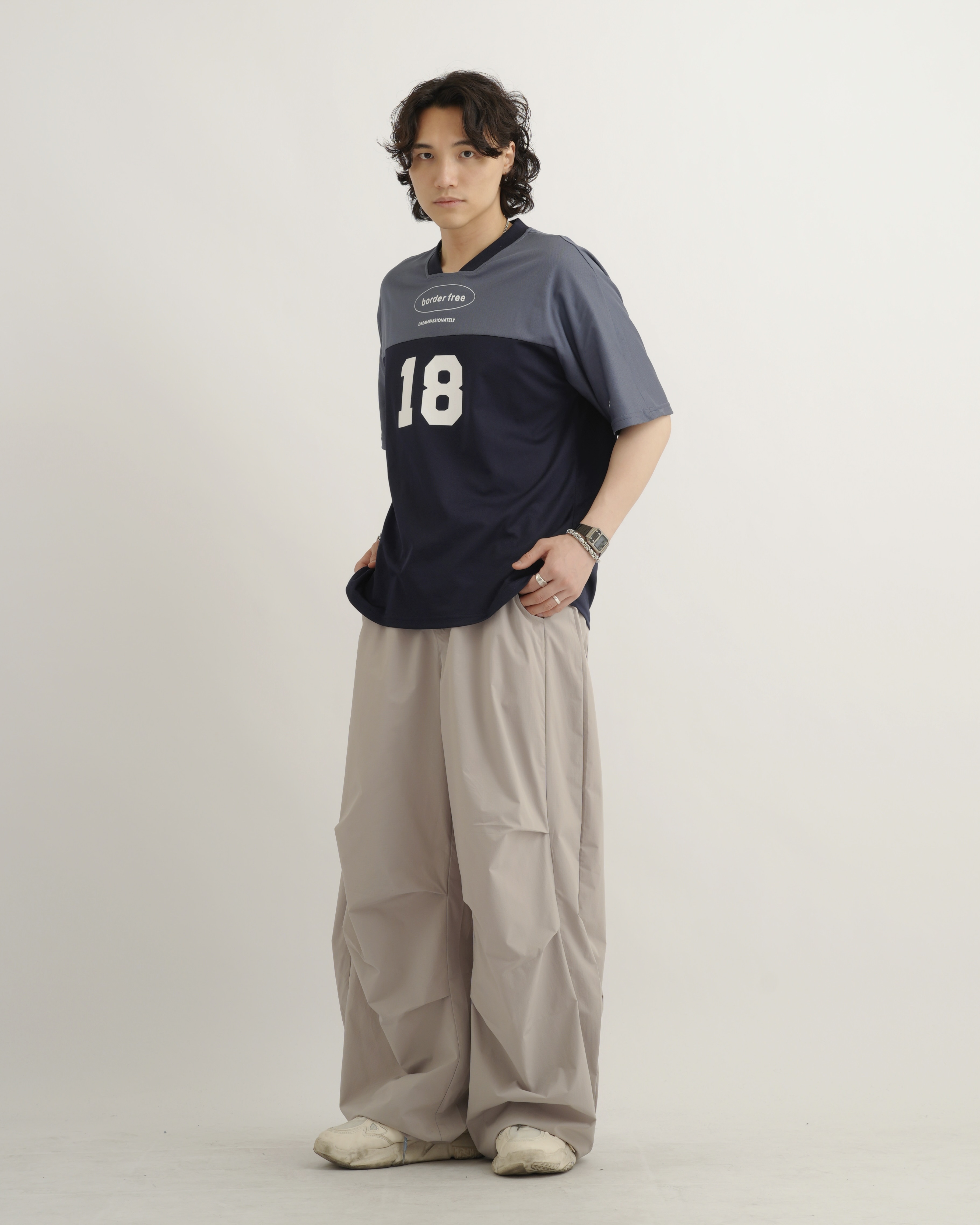 MO081 日系撞色字母tee-藏青