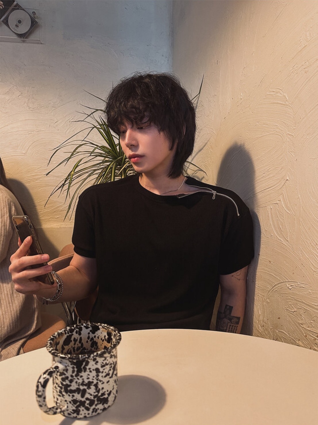 肩膀斜拉鍊短袖上衣