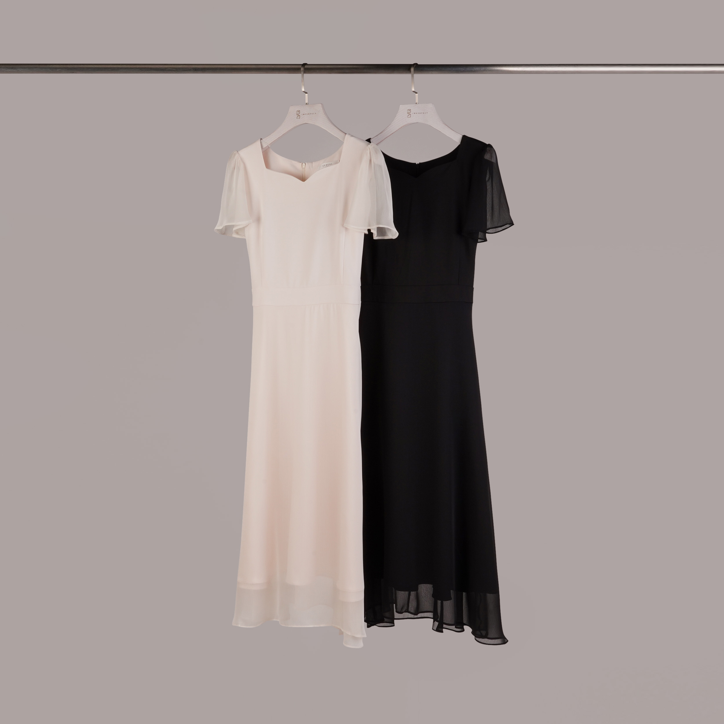 質感小Ｖ拼接薄紗長洋 | 2色