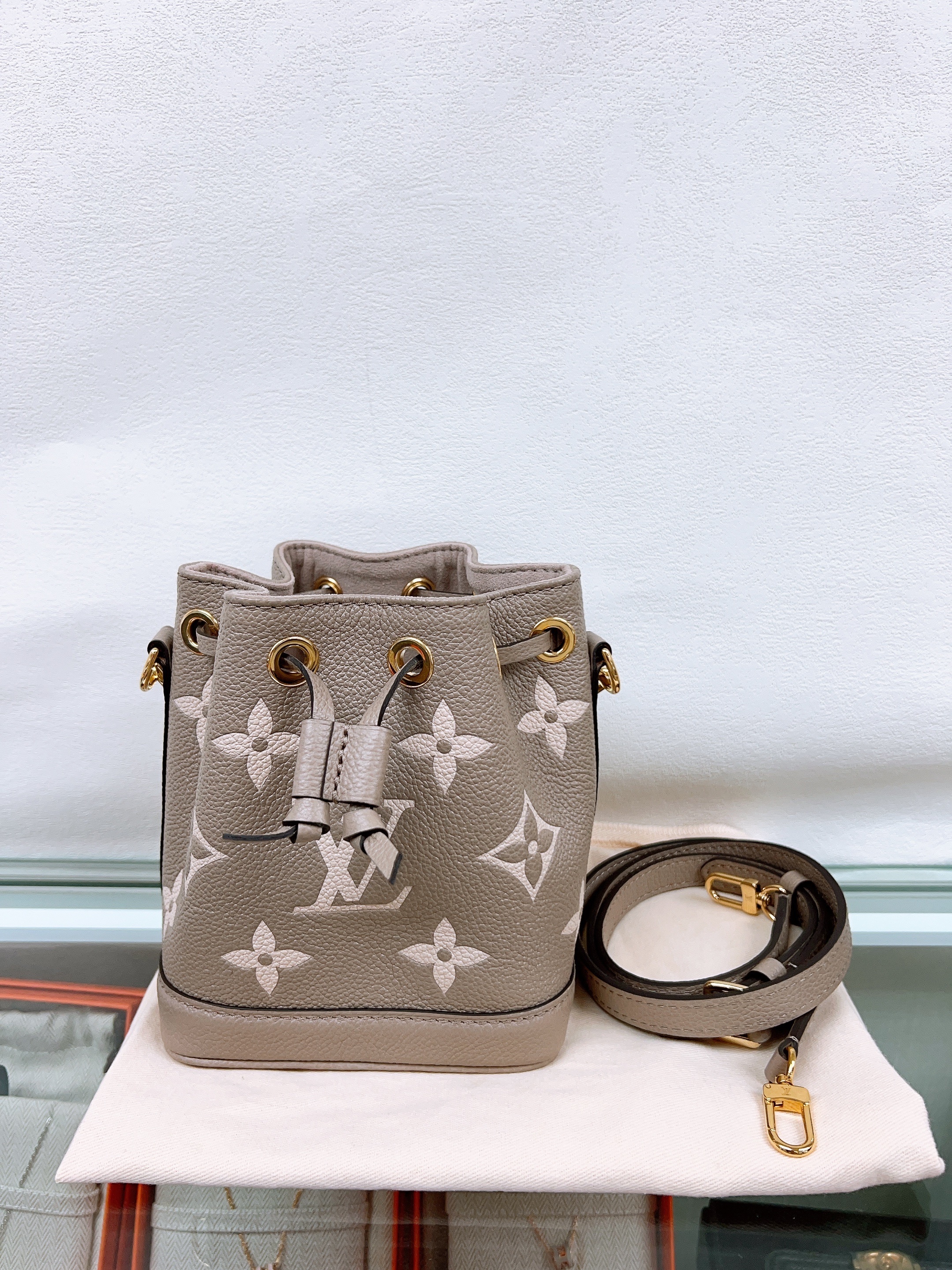 Lv noe bucket nano (grey/beige)